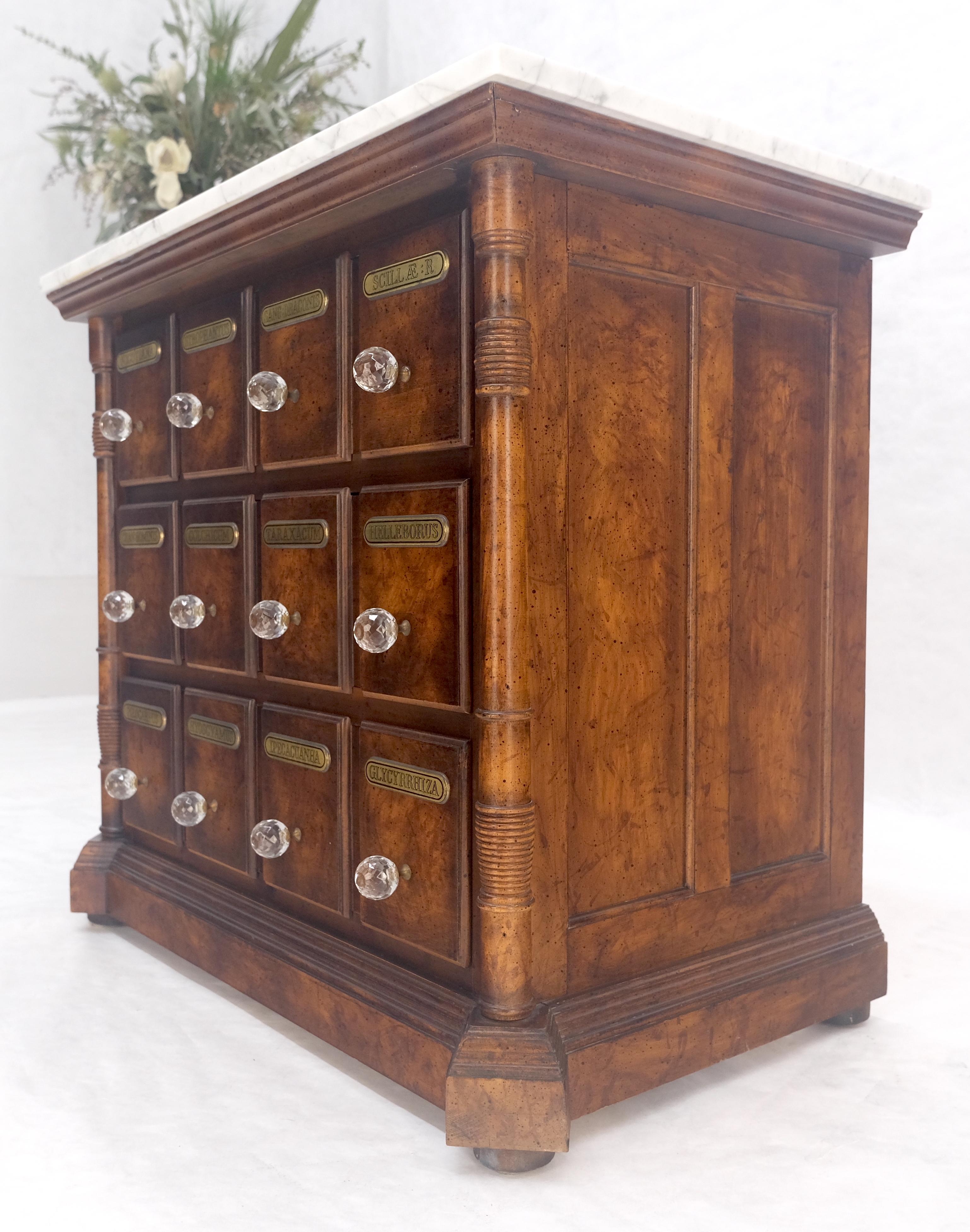 Cassetti con piano in marmo, cassetti in legno di radica, cassetti decorativi con sfere di cristallo, cassettone per scapoli e ammogliati MINT in vendita 6