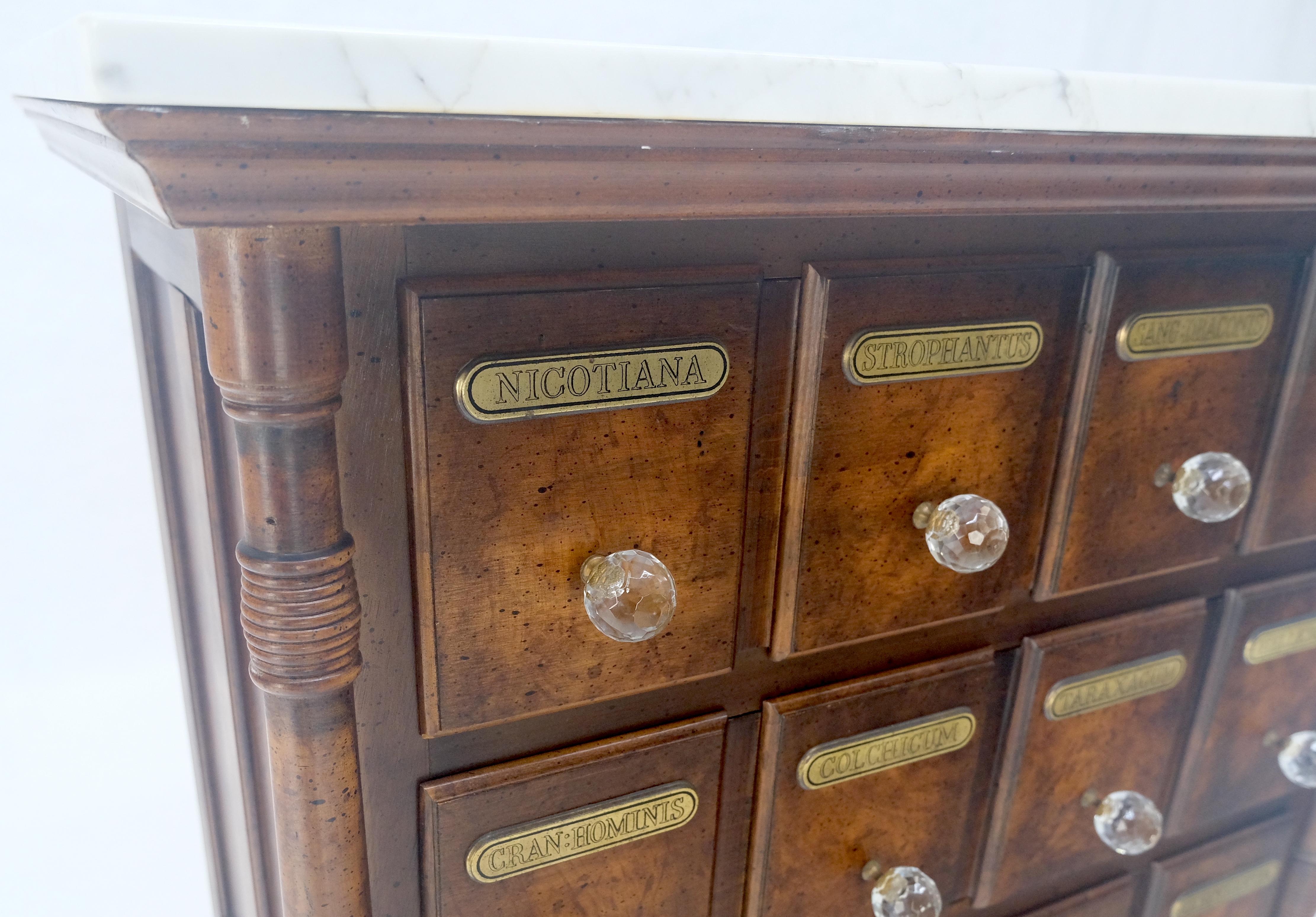 Cassetti con piano in marmo, cassetti in legno di radica, cassetti decorativi con sfere di cristallo, cassettone per scapoli e ammogliati MINT in vendita 9