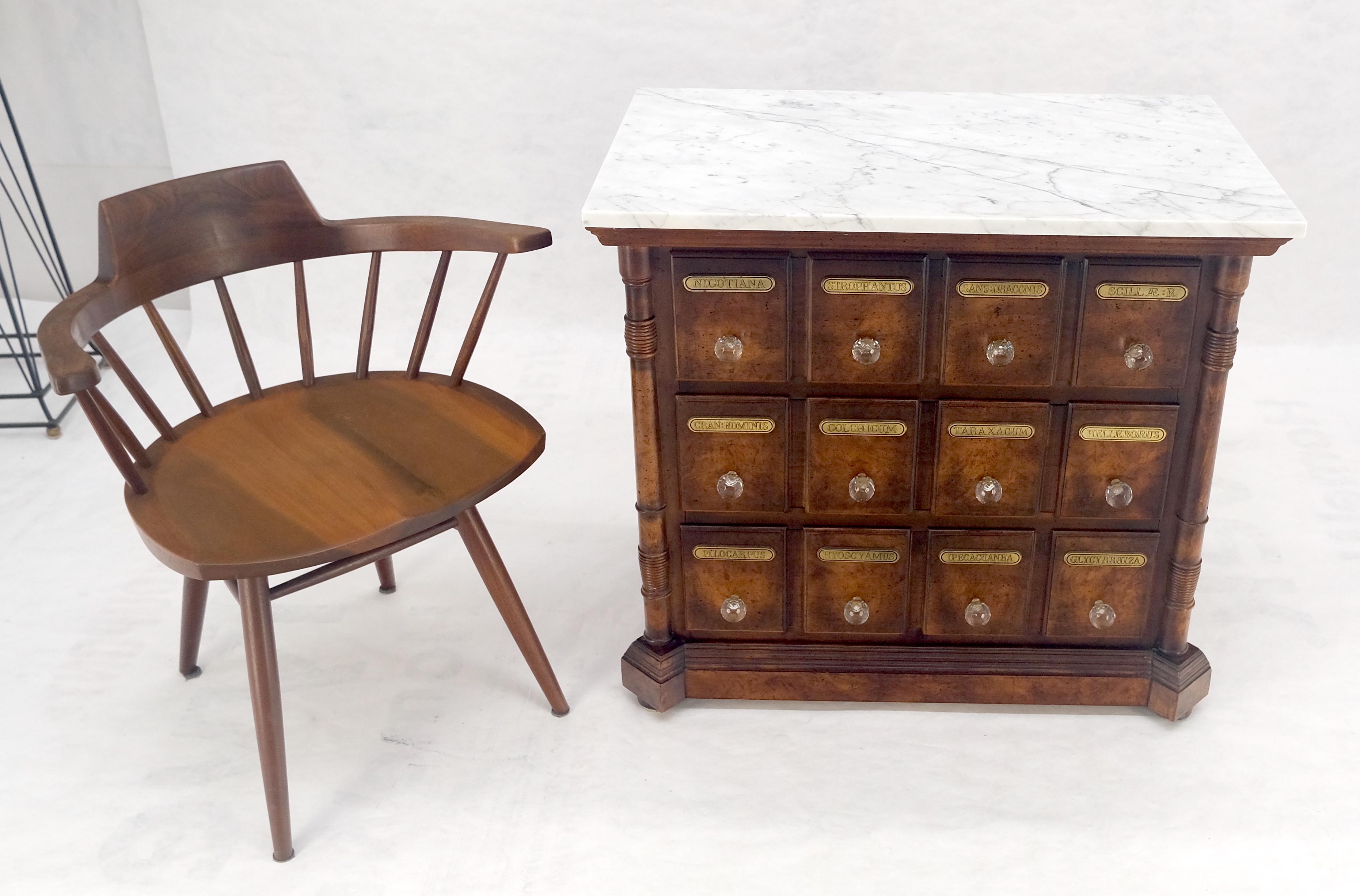 Cassetti con piano in marmo, cassetti in legno di radica, cassetti decorativi con sfere di cristallo, cassettone per scapoli e ammogliati MINT In condizioni buone in vendita a Rockaway, NJ