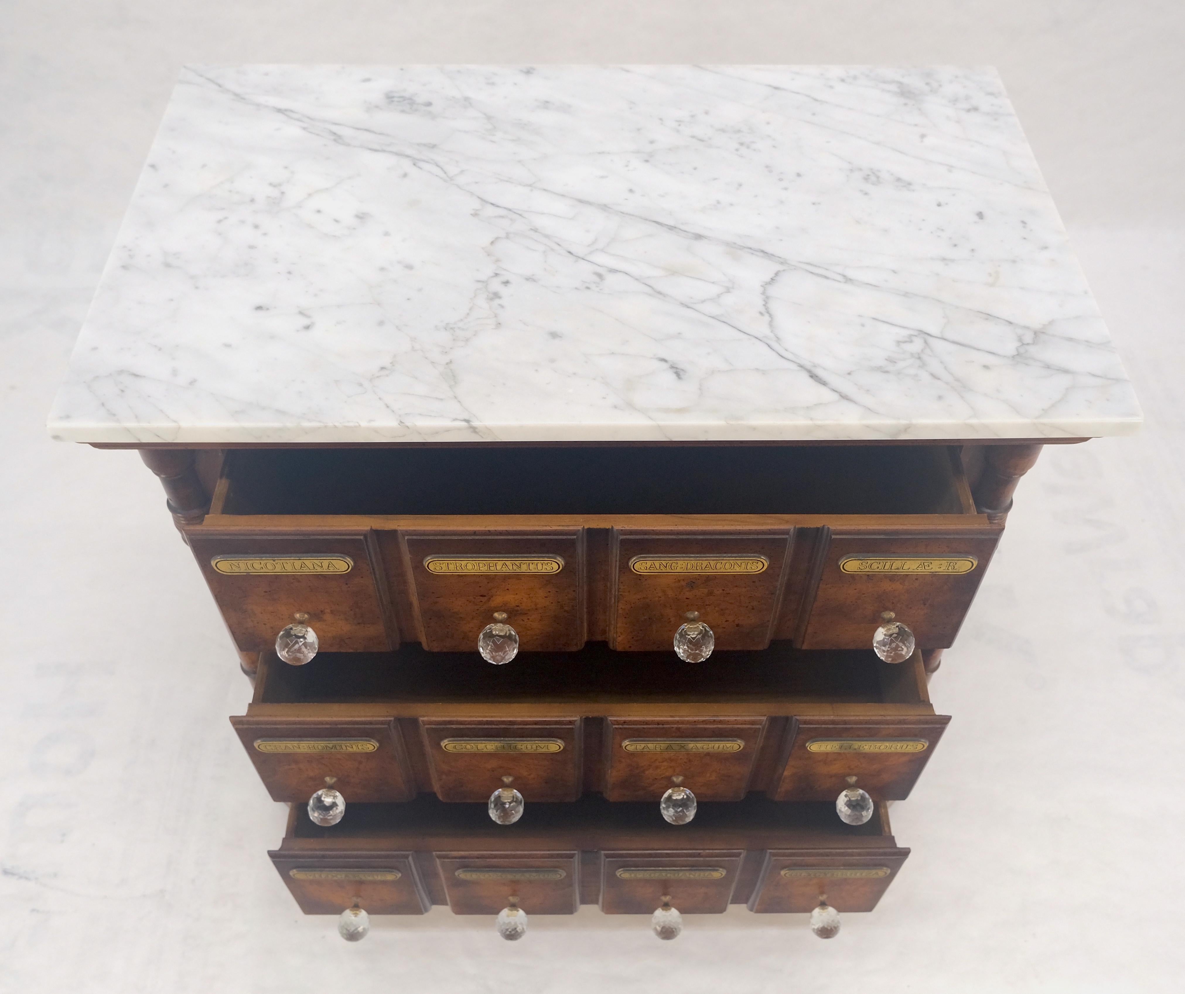 Cassetti con piano in marmo, cassetti in legno di radica, cassetti decorativi con sfere di cristallo, cassettone per scapoli e ammogliati MINT in vendita 2