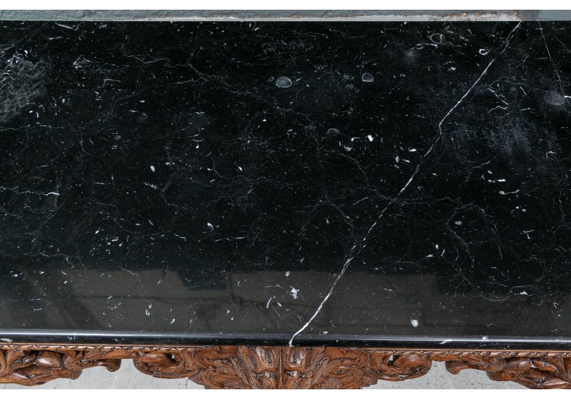 Marmorplatte Aufwändig geschnitzter Konsolentisch im georgianischen Stil im Zustand „Gut“ im Angebot in Bridgeport, CT