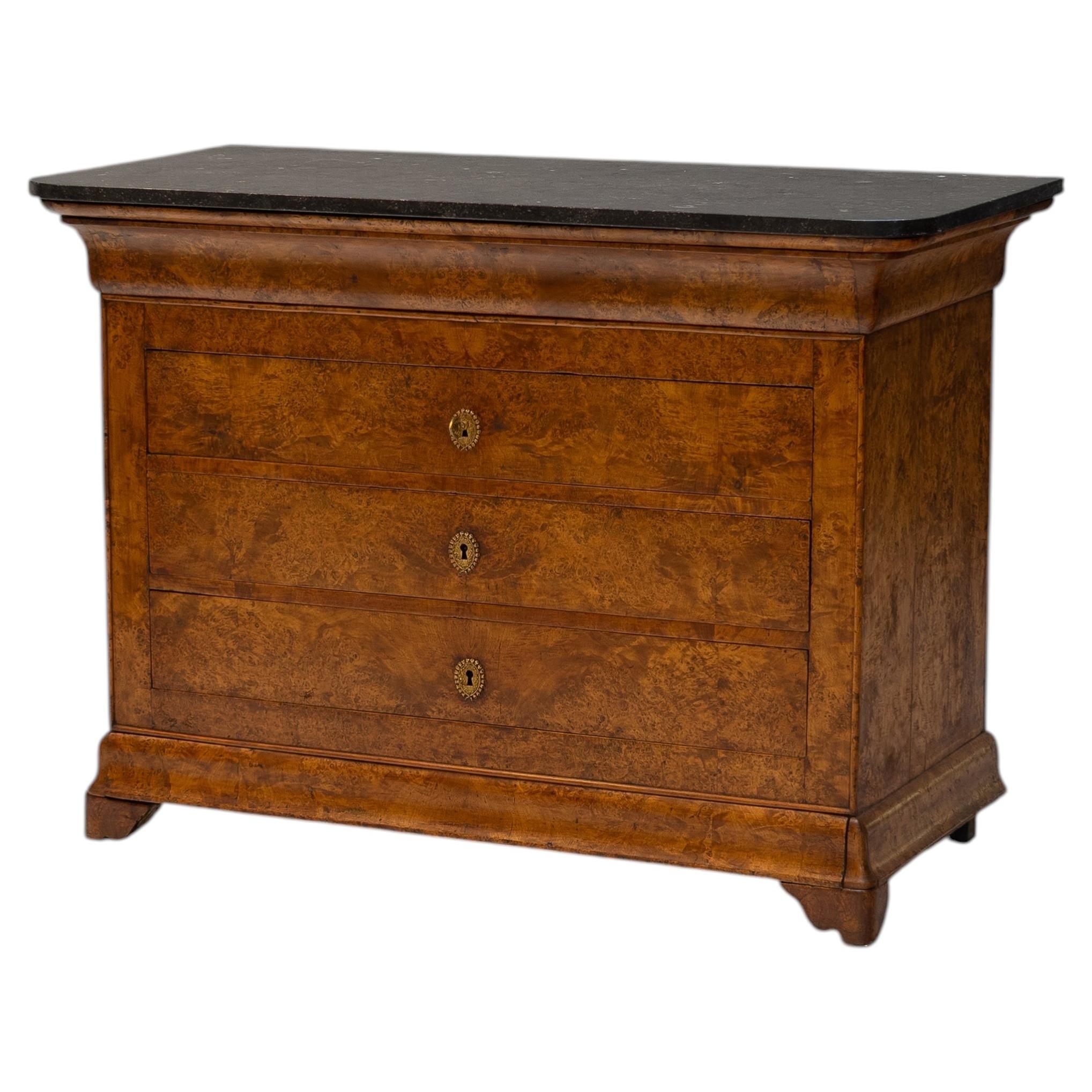 Commode en orme à plateau de marbre en vente
