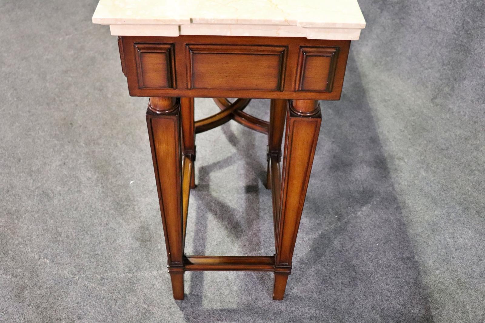 Marbre Table console de style Régence française avec plateau en marbre  en vente
