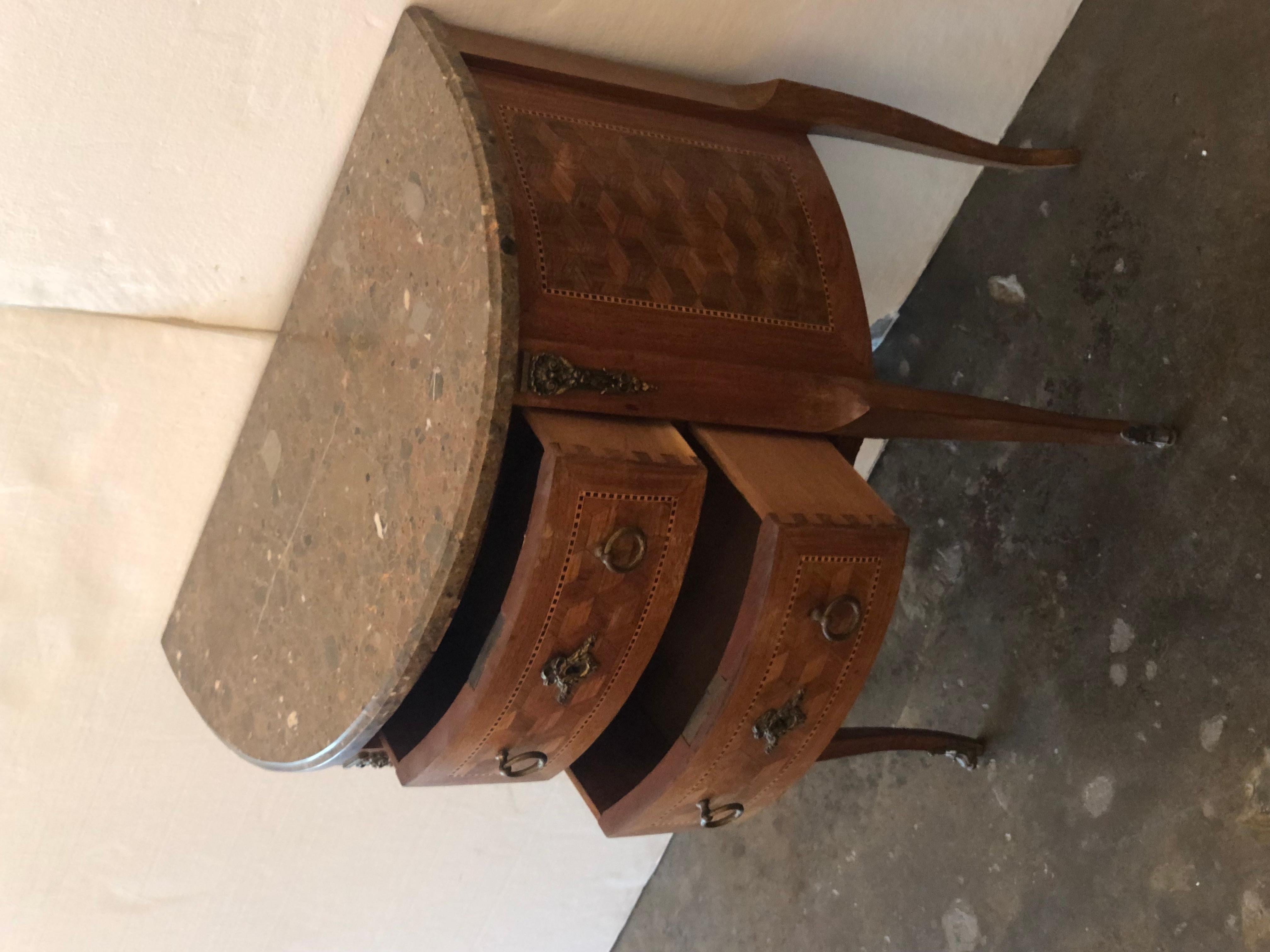 Marble Top French Side Table In Excellent Condition For Sale In Dallas, TX