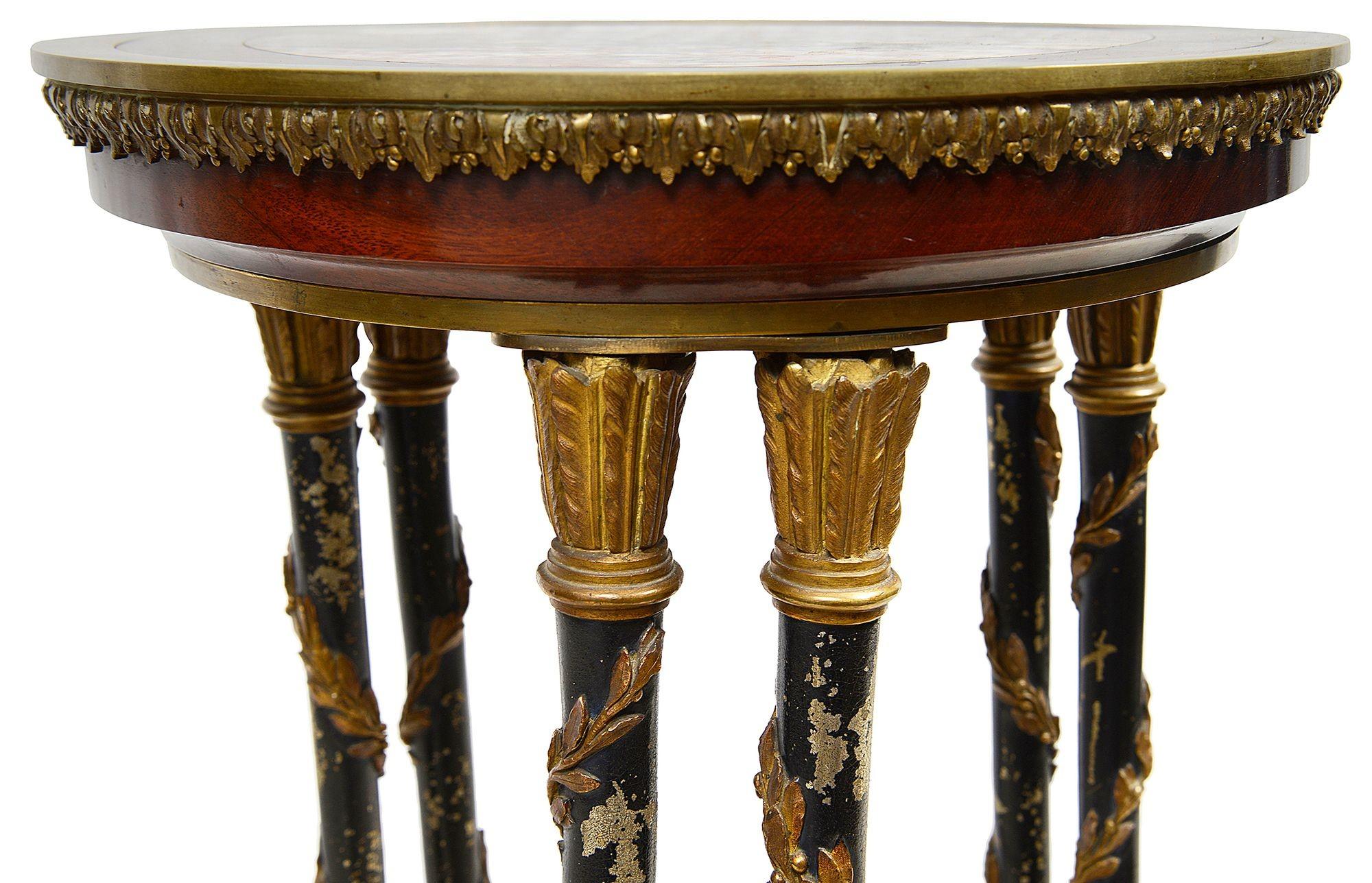 XIXe siècle Guéridon / table d'appoint en marbre, d'après Weisweiler. en vente