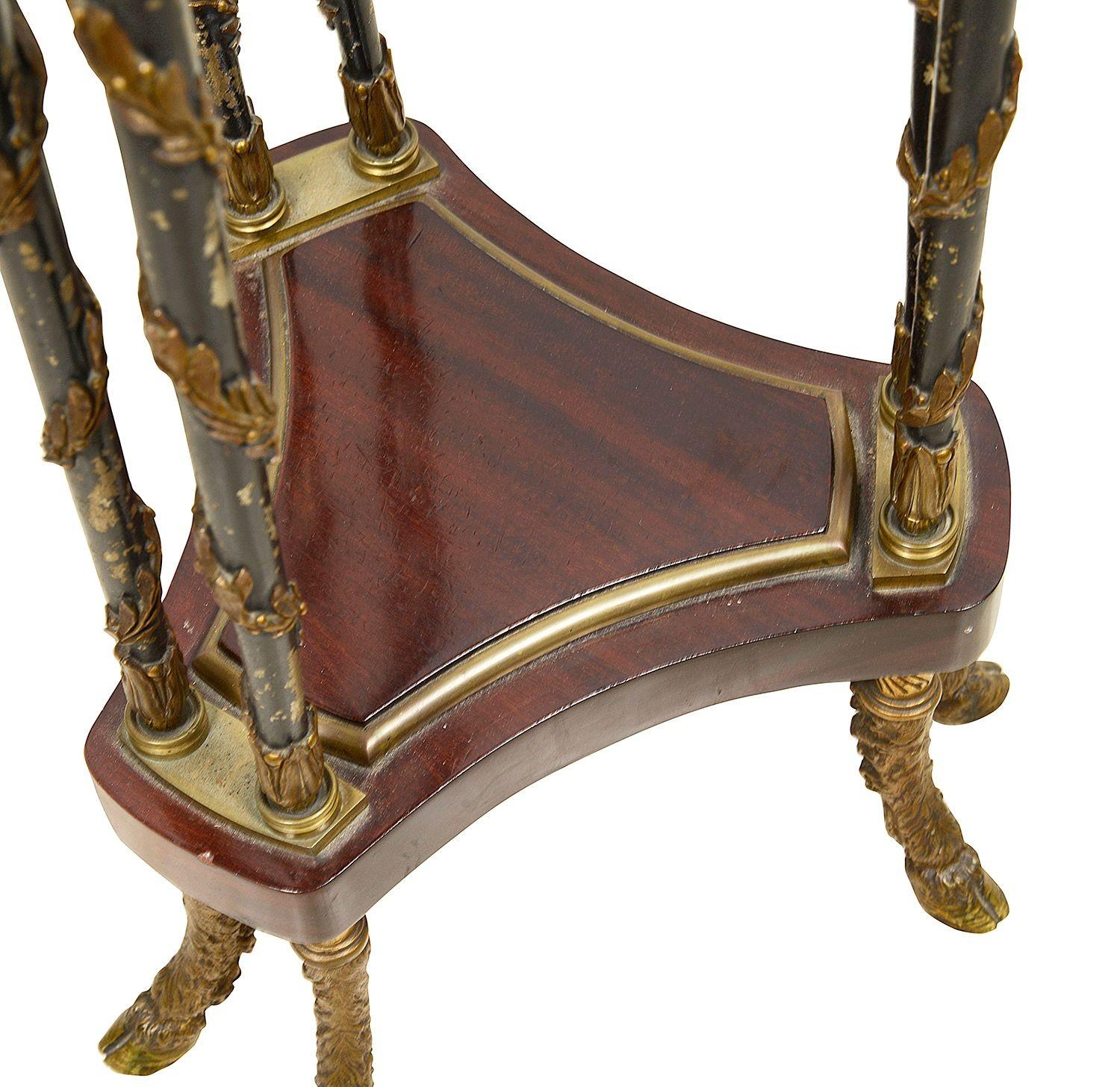 Guéridon / table d'appoint en marbre, d'après Weisweiler. en vente 1