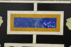 Piano in marmo intarsiato con pietre dure e pietre semi-preziose