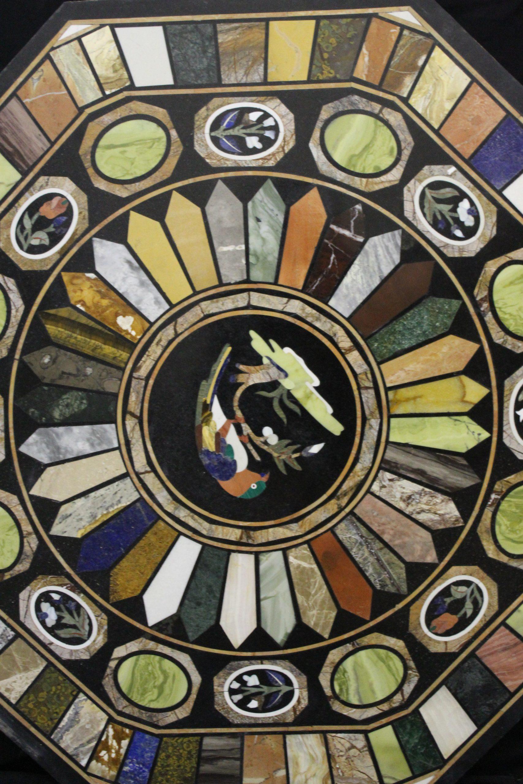 Marble top inlaid with semi-precious stones In Good Condition For Sale In Rome, IT