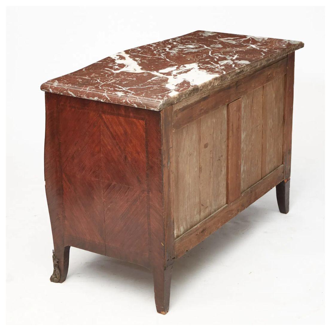 Commode in legno Kingwood con piano in marmo in stile Luigi XV In condizioni buone in vendita a Locust Valley, NY