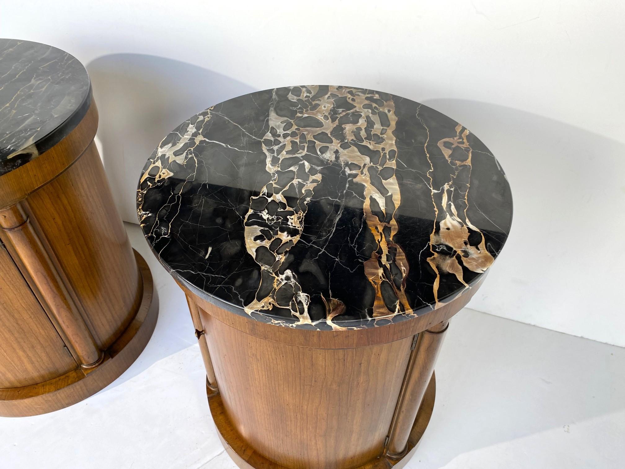 Marble Top Nightstands by Baker Set of 2 In Good Condition For Sale In Pomona, CA