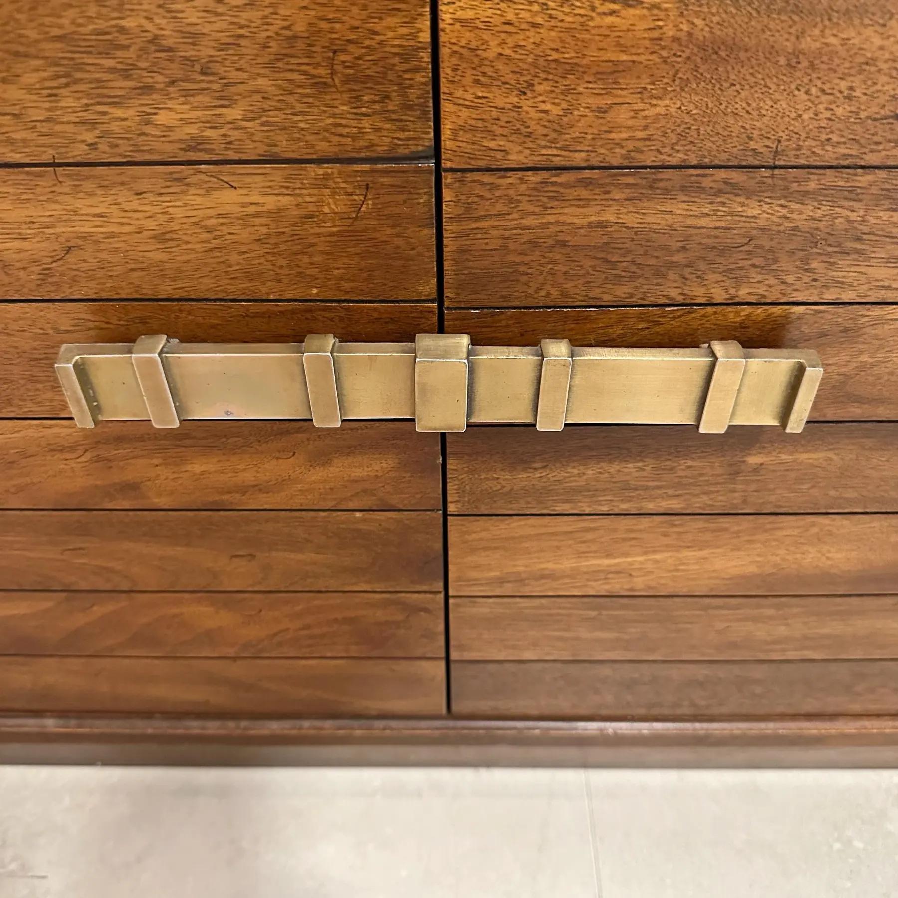 Tables de nuit à plateau de marbre et quincaillerie en laiton, Italie, années 1950 en vente 3