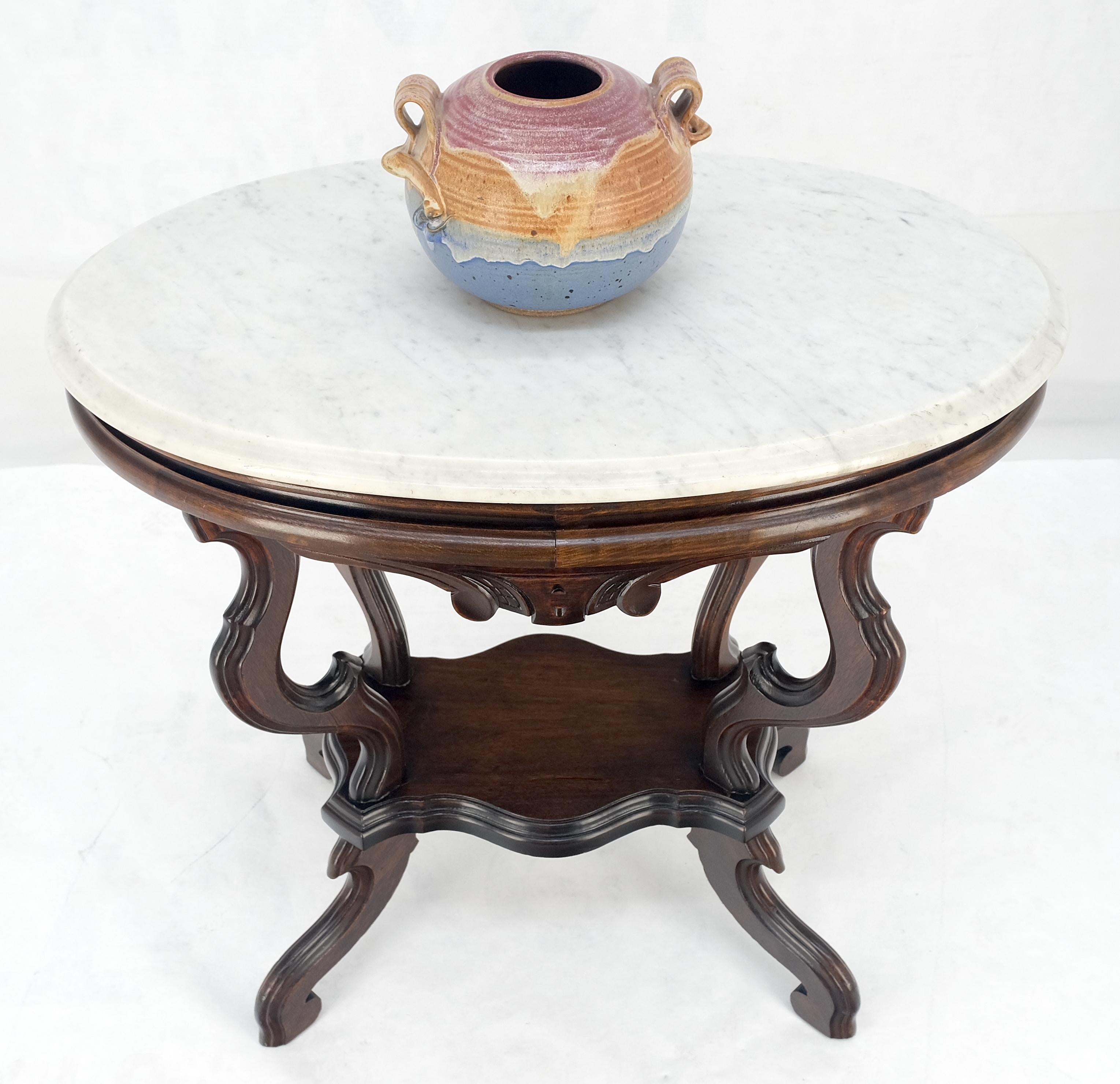 Marble Top Oval Carved Walnut Victorian Lamp Side Occasional Table MINT In Good Condition For Sale In Rockaway, NJ