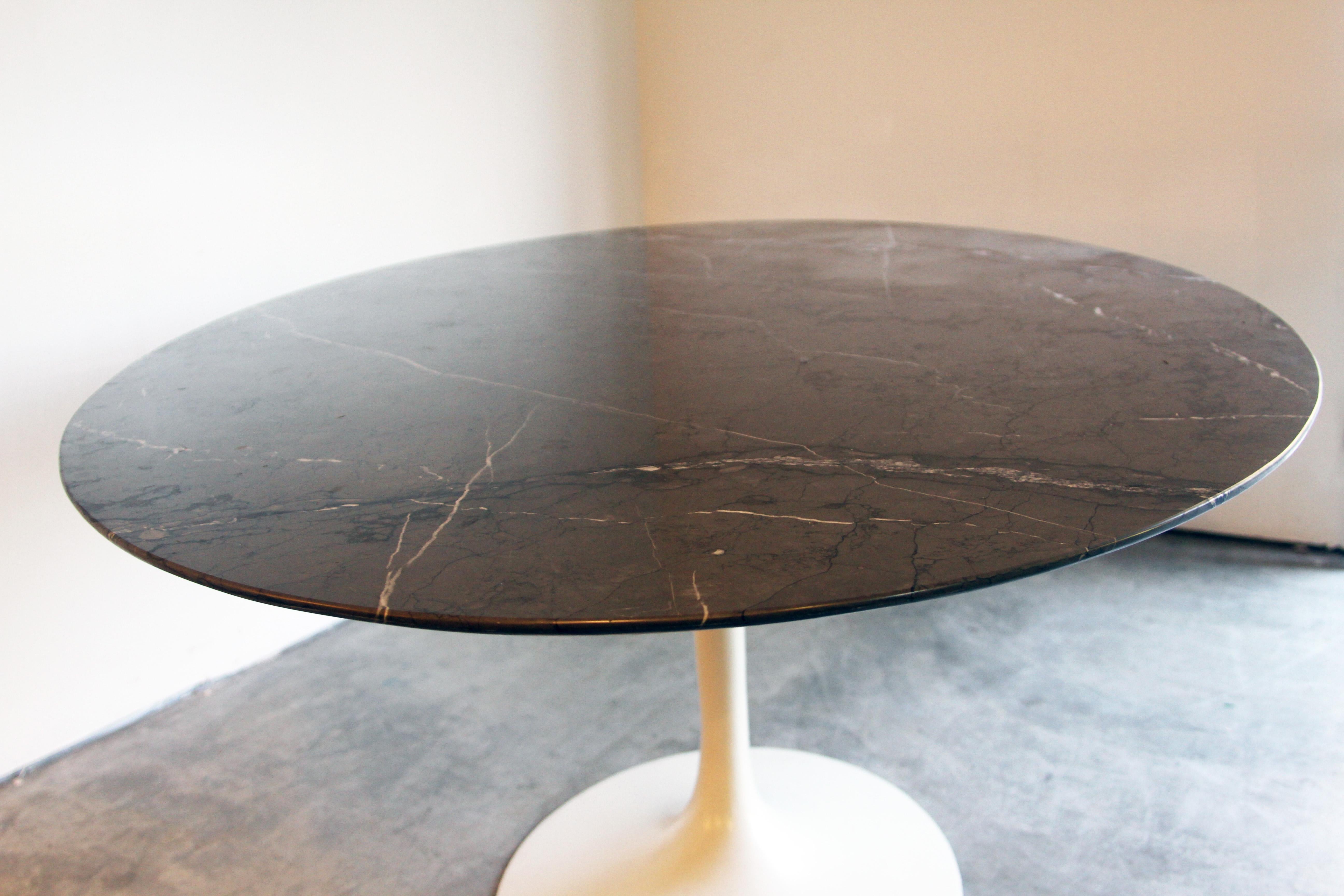 Marble-Top Oval Saarinen for Knoll Dining Table In Good Condition In St. Louis, MO