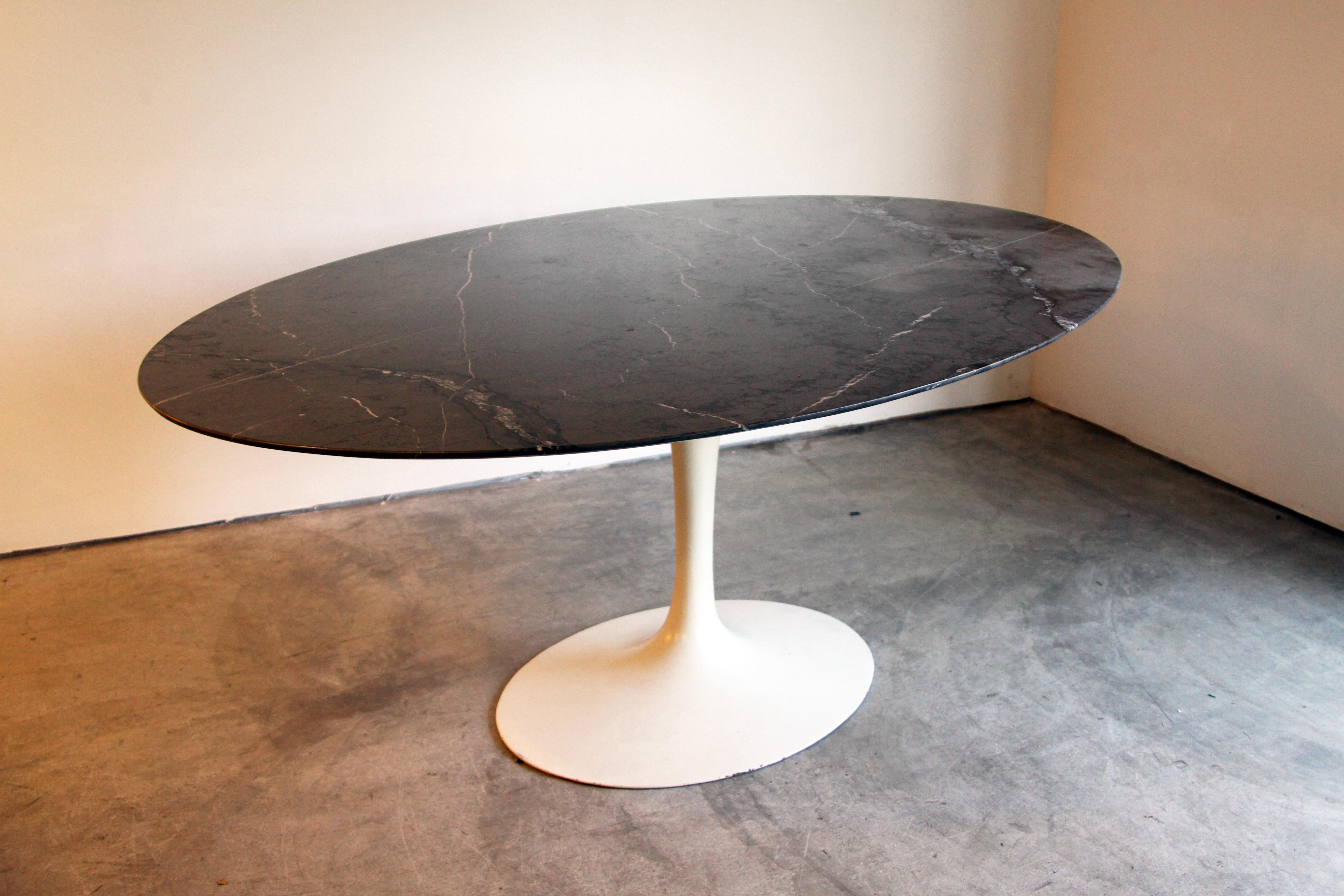 20th Century Marble-Top Oval Saarinen for Knoll Dining Table