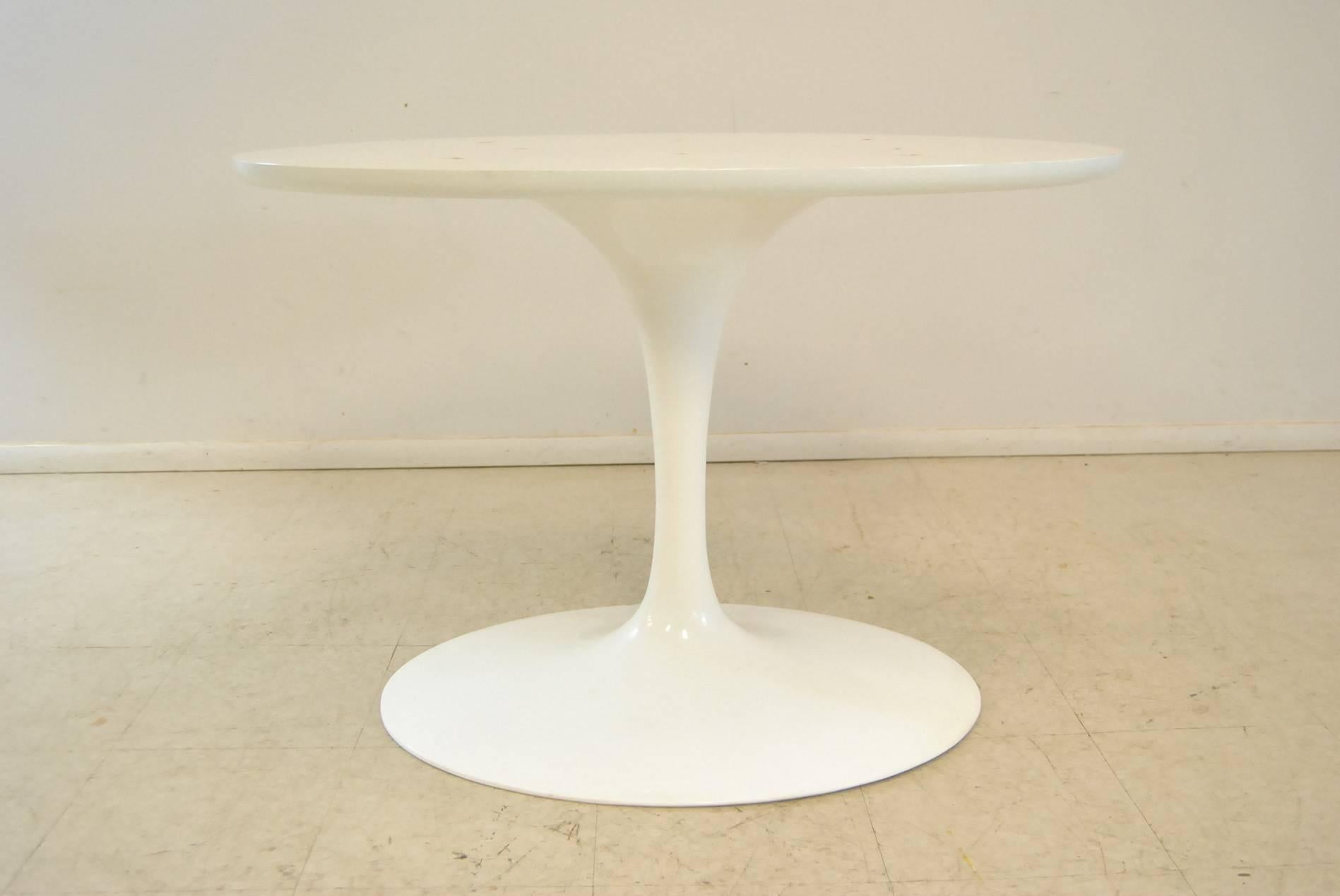 Marble-Top Oval Tulip Dining, Conference Table by Eero Saarinen for Knoll In Good Condition In Toledo, OH