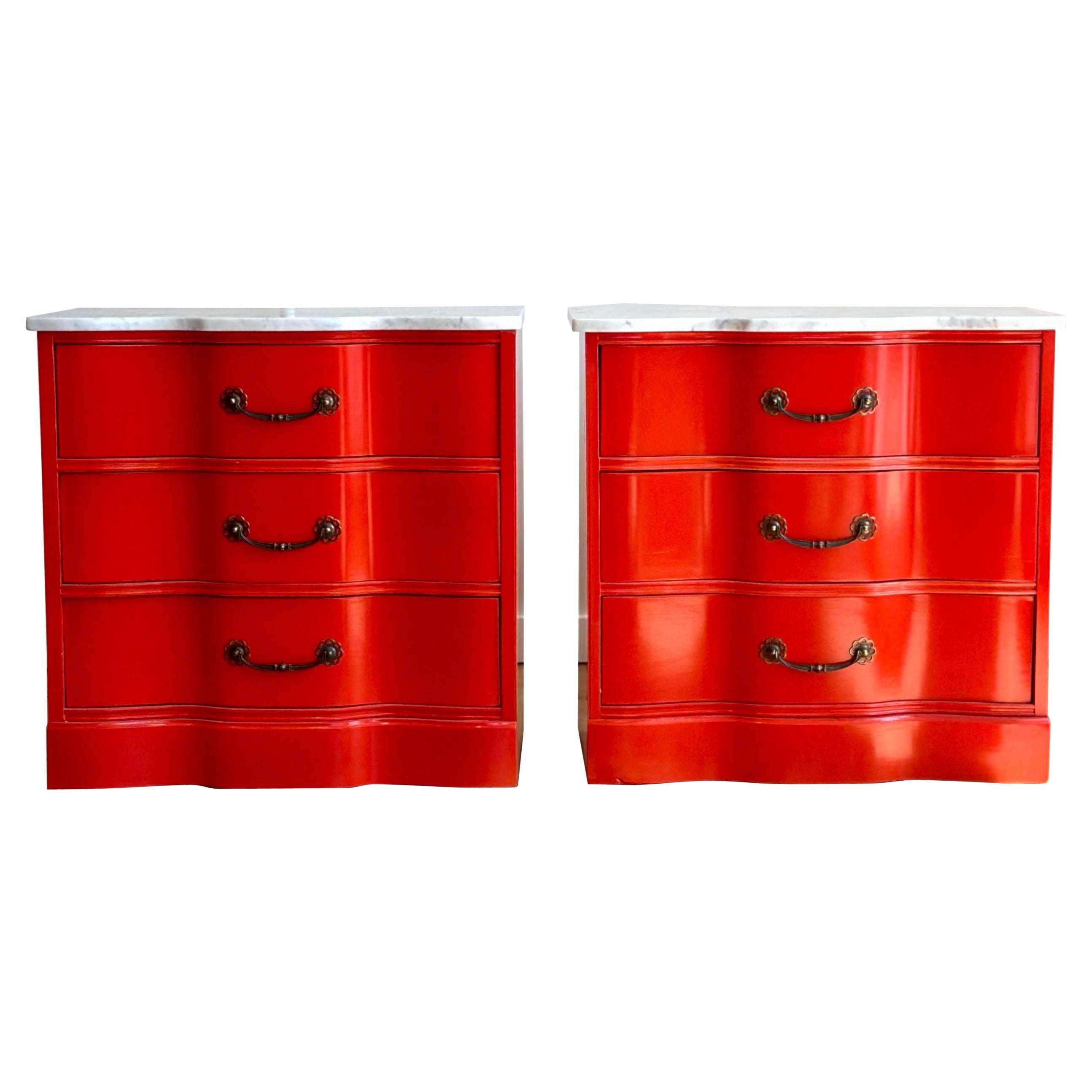 Paire de coffres en serpentine rouge à dessus de marbre en vente
