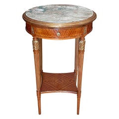 Table d'appoint Louis XVI en bois satiné à plateau de marbre