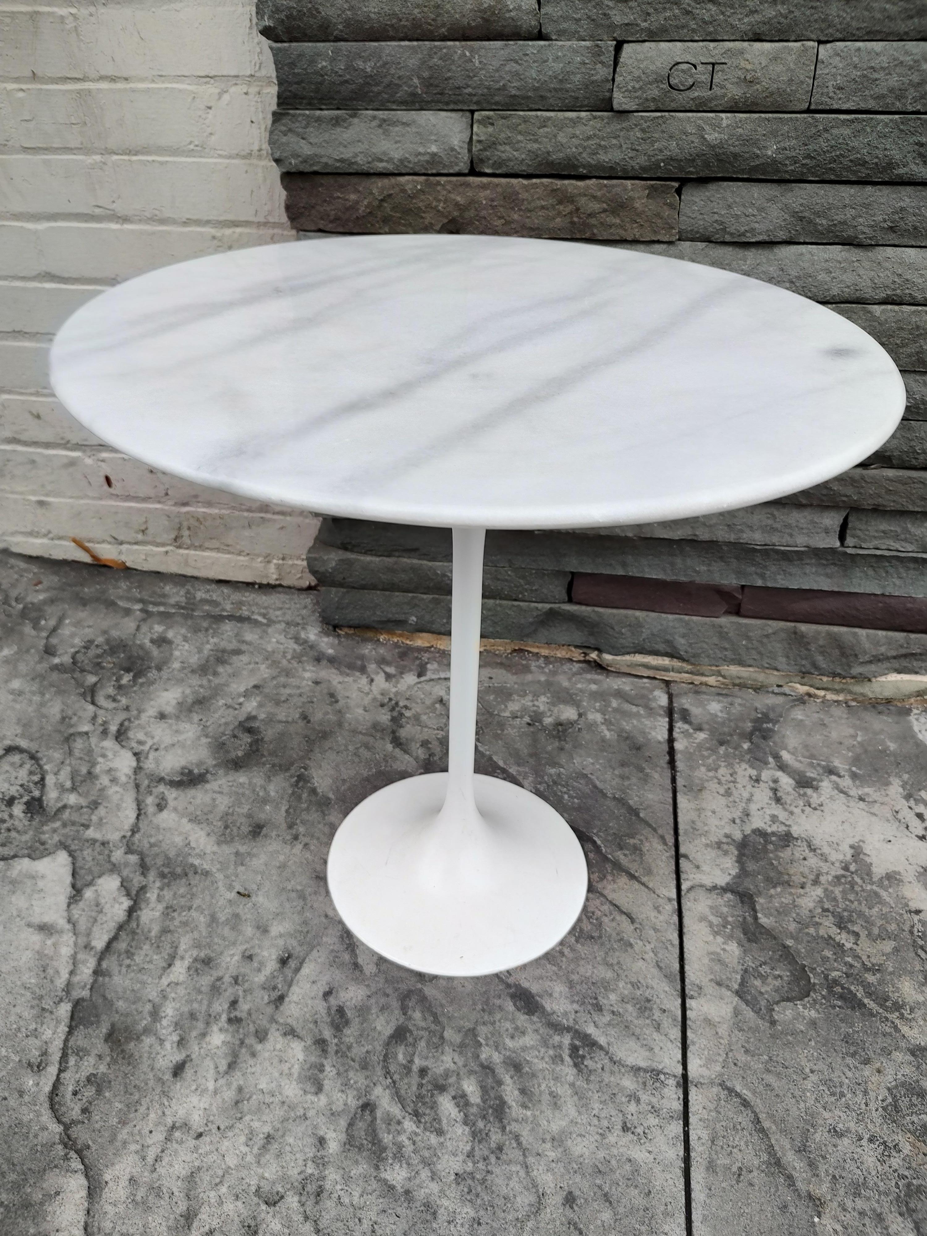 Late 20th Century Marble Top Tulip Saarinen Style Side Table For Sale