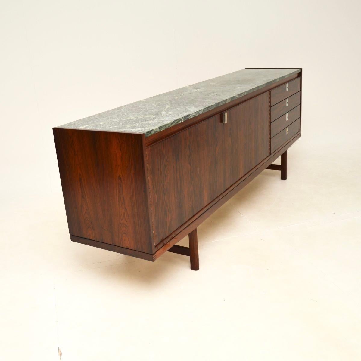 Britannique Enfilade vintage avec dessus en marbre de Robert Heritage pour Archie Shine