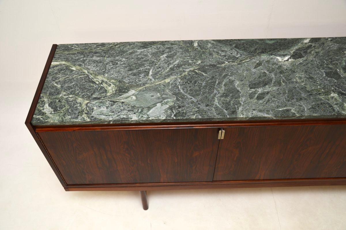 Milieu du XXe siècle Enfilade vintage avec dessus en marbre de Robert Heritage pour Archie Shine