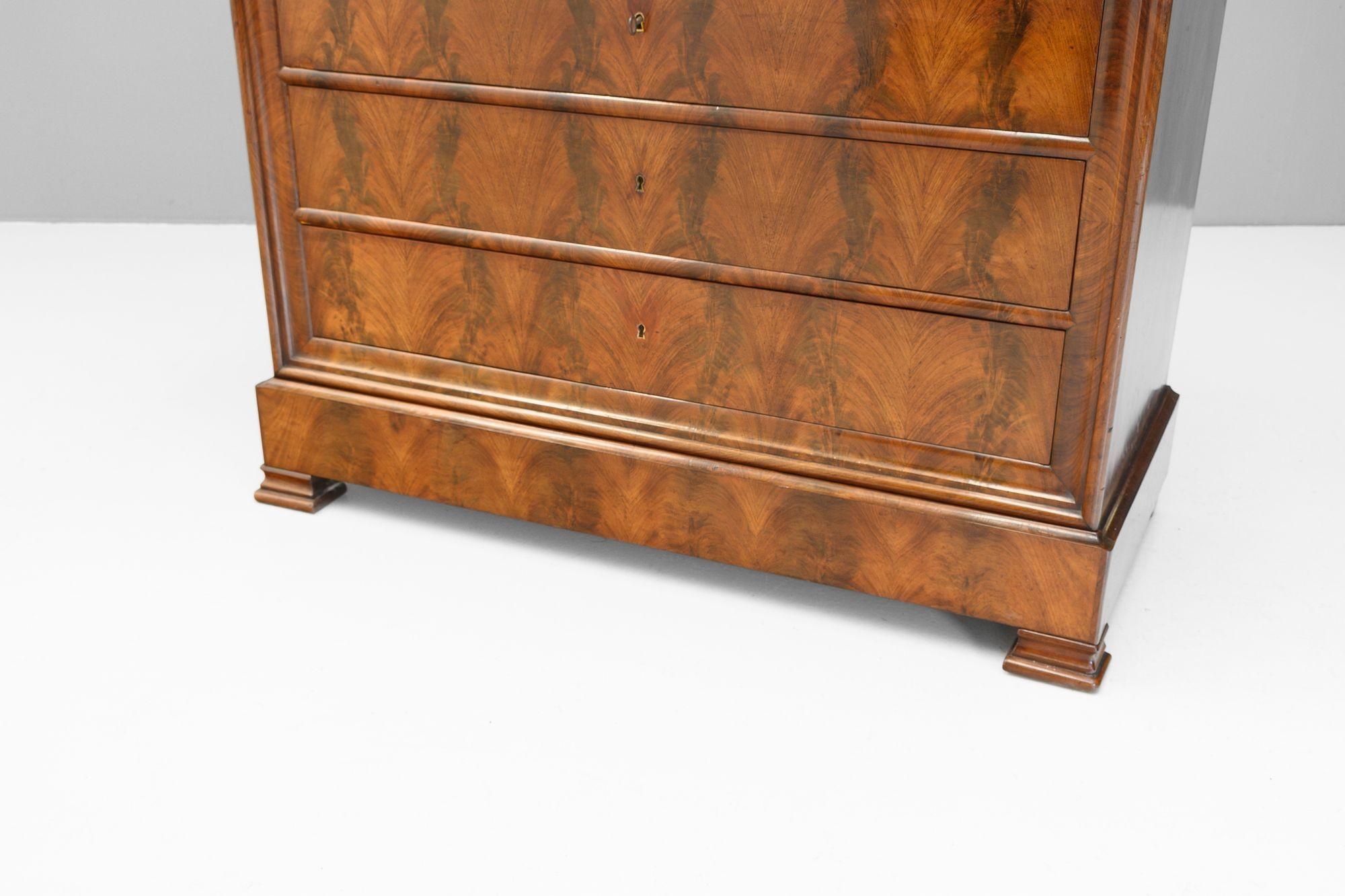 Fine XIX secolo Commode in noce con piano in marmo in vendita