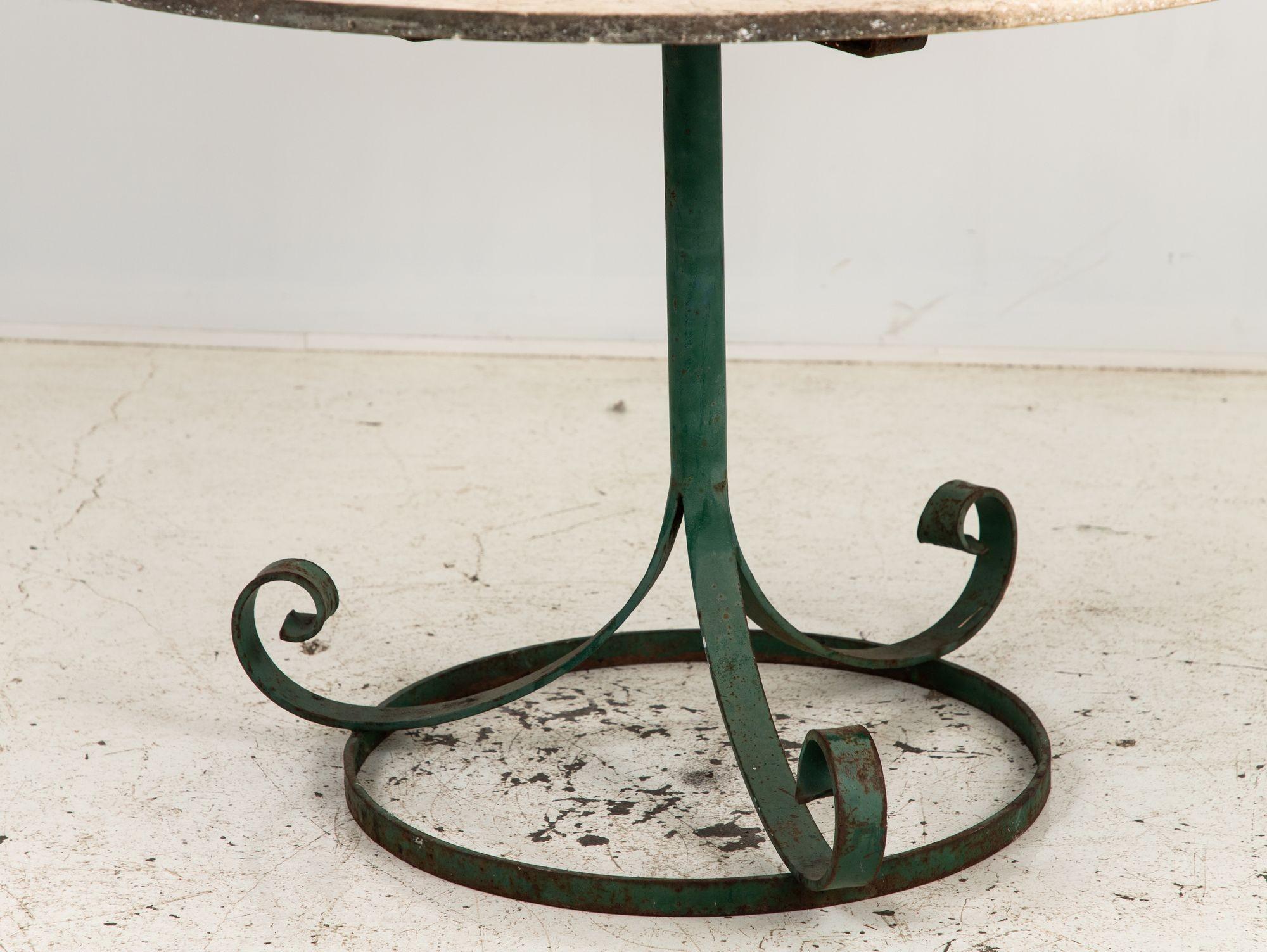 Garten- oder Pub-Tisch mit Marmorplatte und grünem Eisenfuß, französisch, 20. Jahrhundert. im Angebot 1