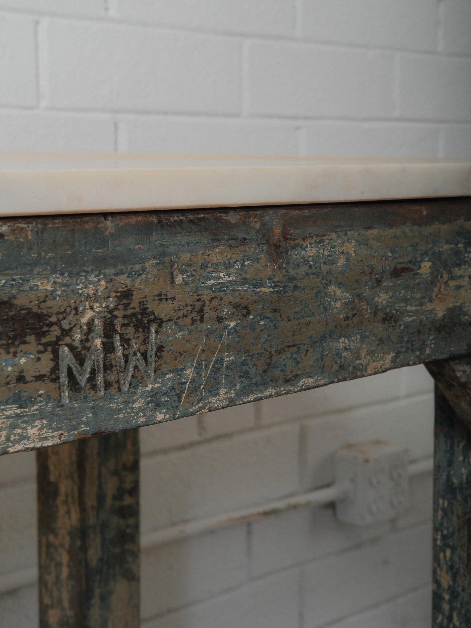 Marble-Topped Painted Console Side Table In Good Condition For Sale In High Point, NC