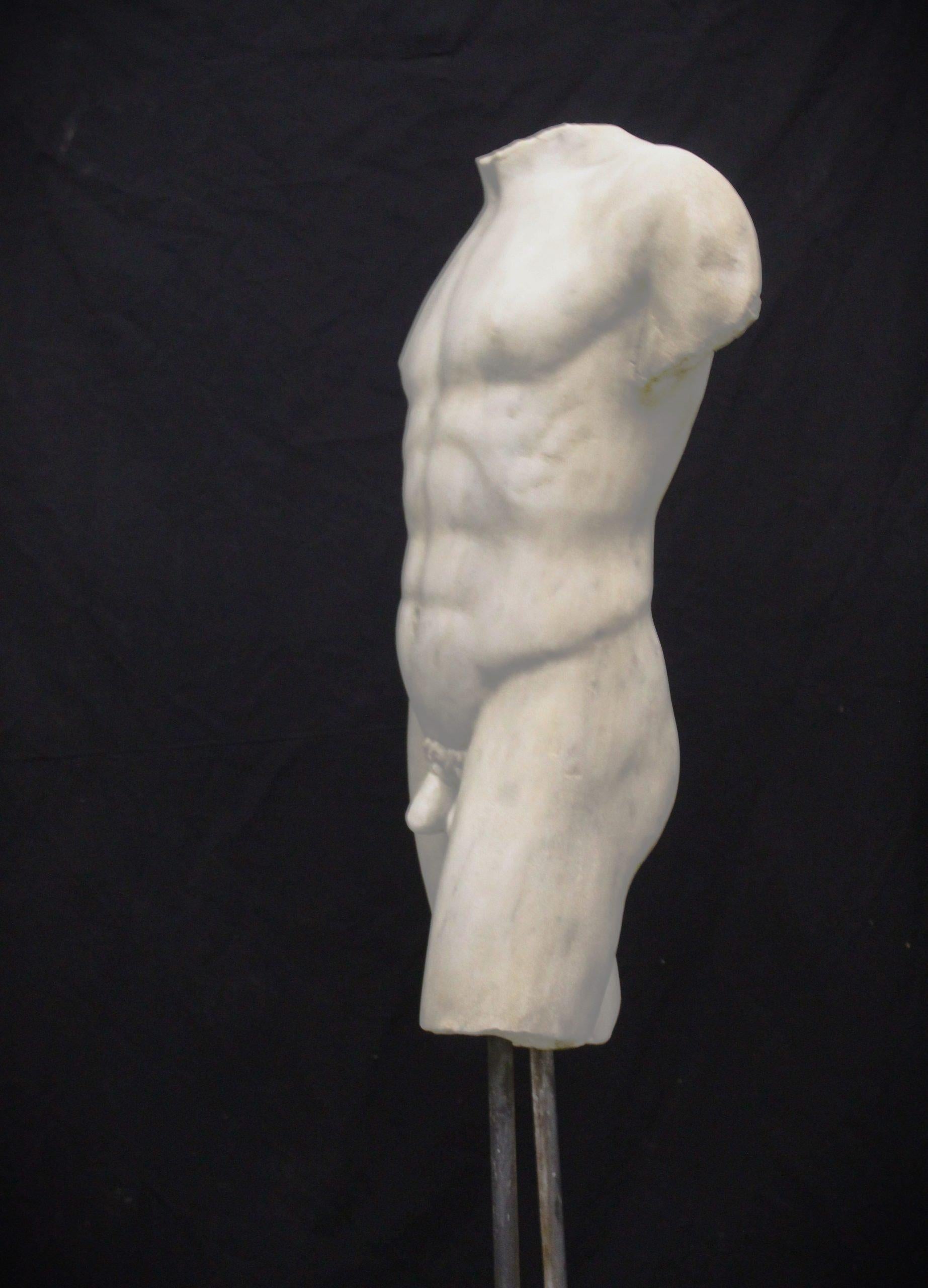 Inconnu Torse en marbre, hauteur123 cm, buste en marbre de Carrare, sculpture en marbre en vente