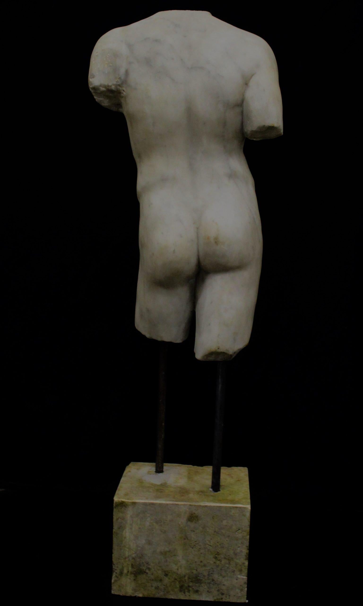 Marmortorso, H123 cm, Büste aus Carrara-Marmor, Skulptur aus Marmor im Zustand „Gut“ im Angebot in Rome, IT