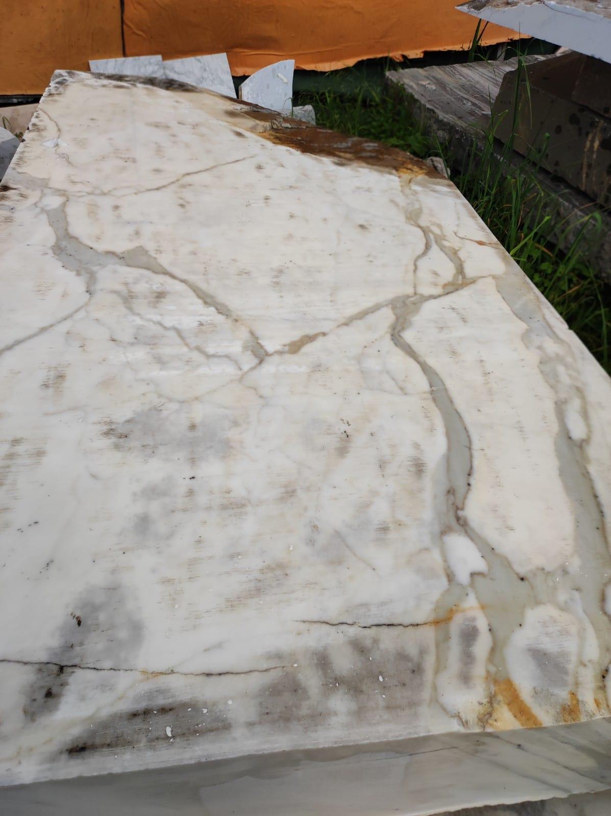 Marble Travertine Limestone Tops In New Condition For Sale In Cranbrook, Kent