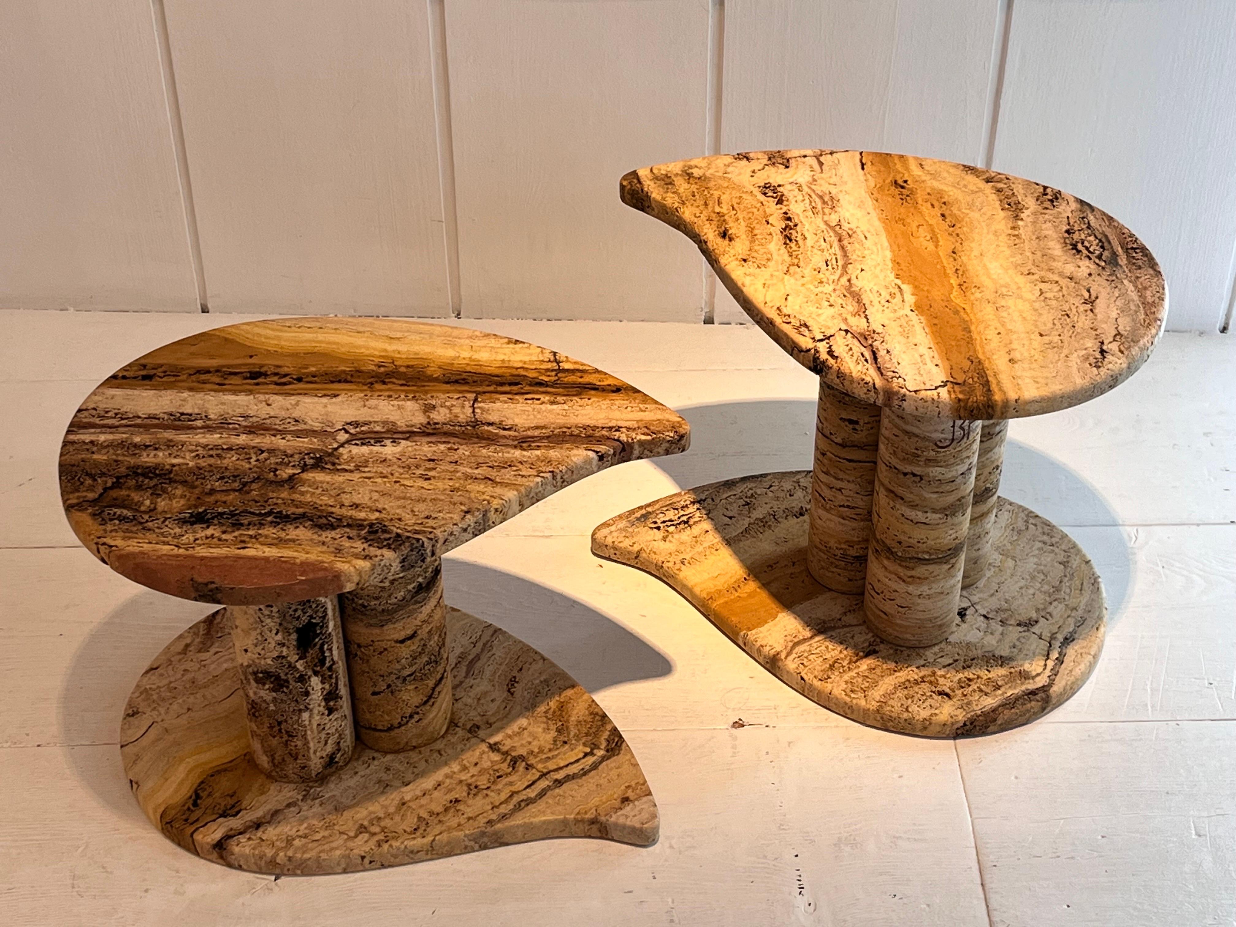 Jean-Frédéric Bourdier
Tables en marbre de Travertin
Signé sur les pieds
France 2010
Longueur : 51 cm
Largeur : 38 cm
Hauteur : 38 cm