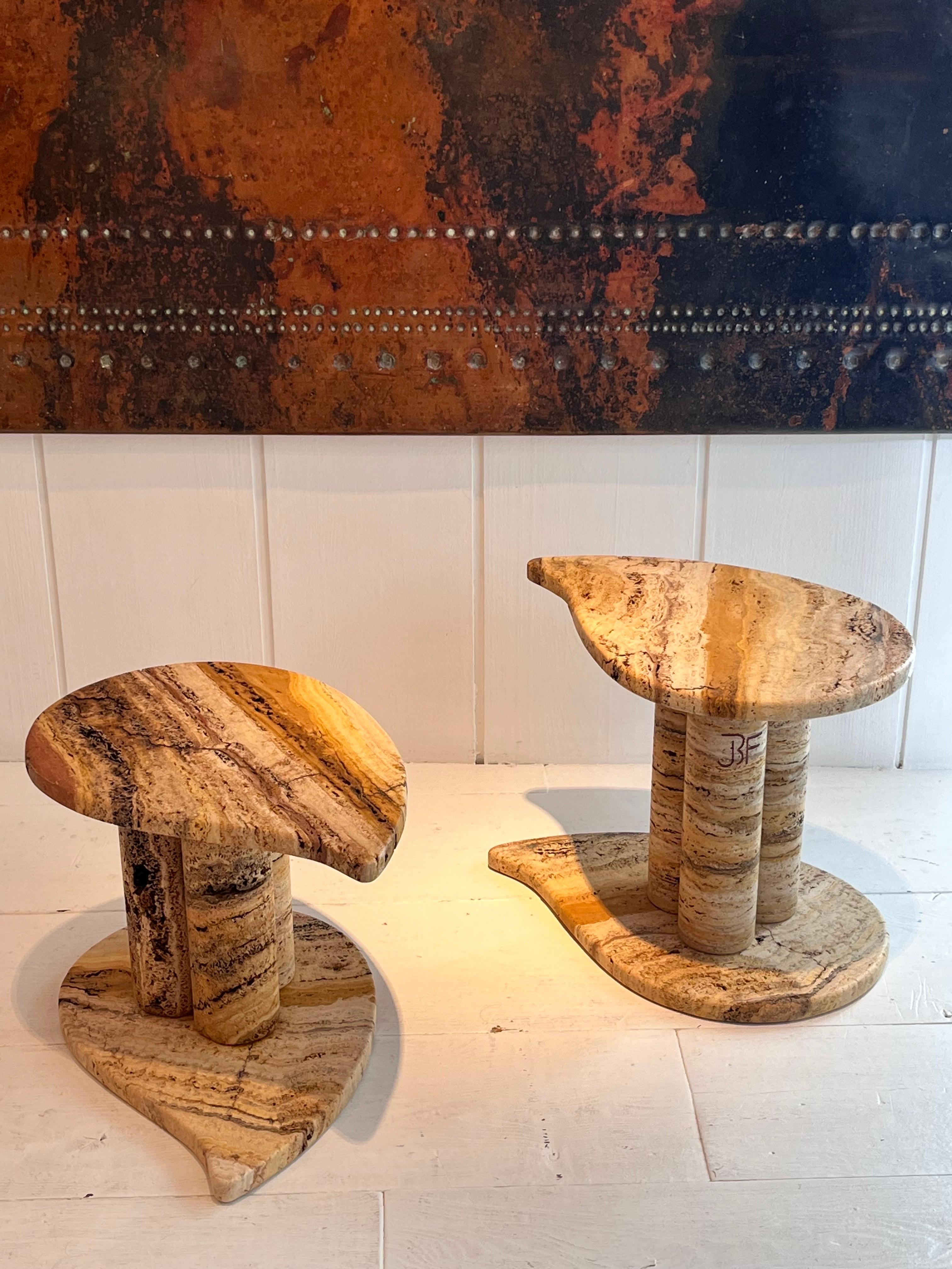 Tables d'appoint en marbre et travertin par Jean-Frédéric Bourdier Excellent état - En vente à Saint-Ouen, FR