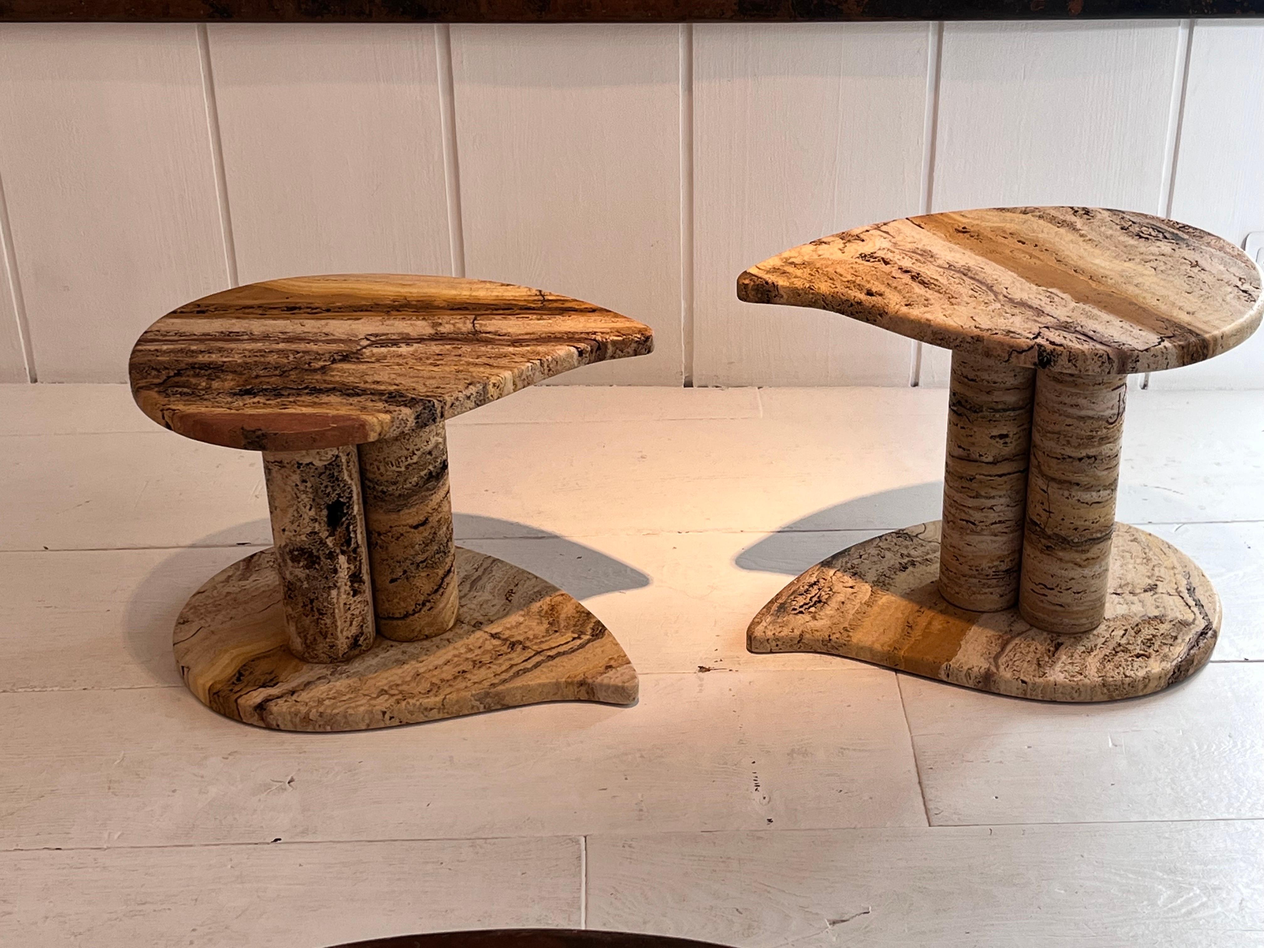 Tables d'appoint en marbre et travertin par Jean-Frédéric Bourdier en vente 2