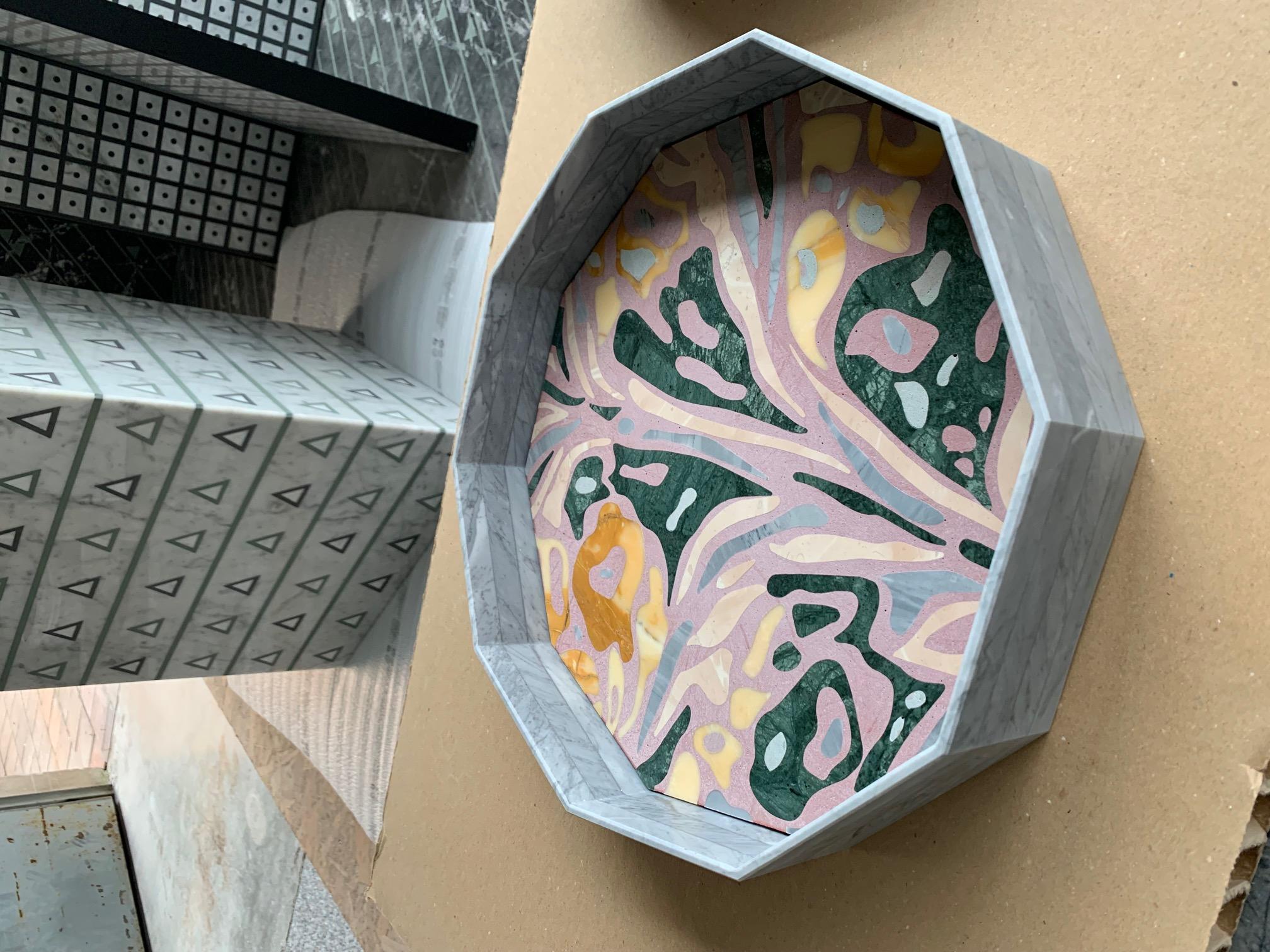 Moderno Vaso / Vassoio in Marble Bardiglio Grigio e intarsi in resina cementizia In New Condition For Sale In Pordenone, PN