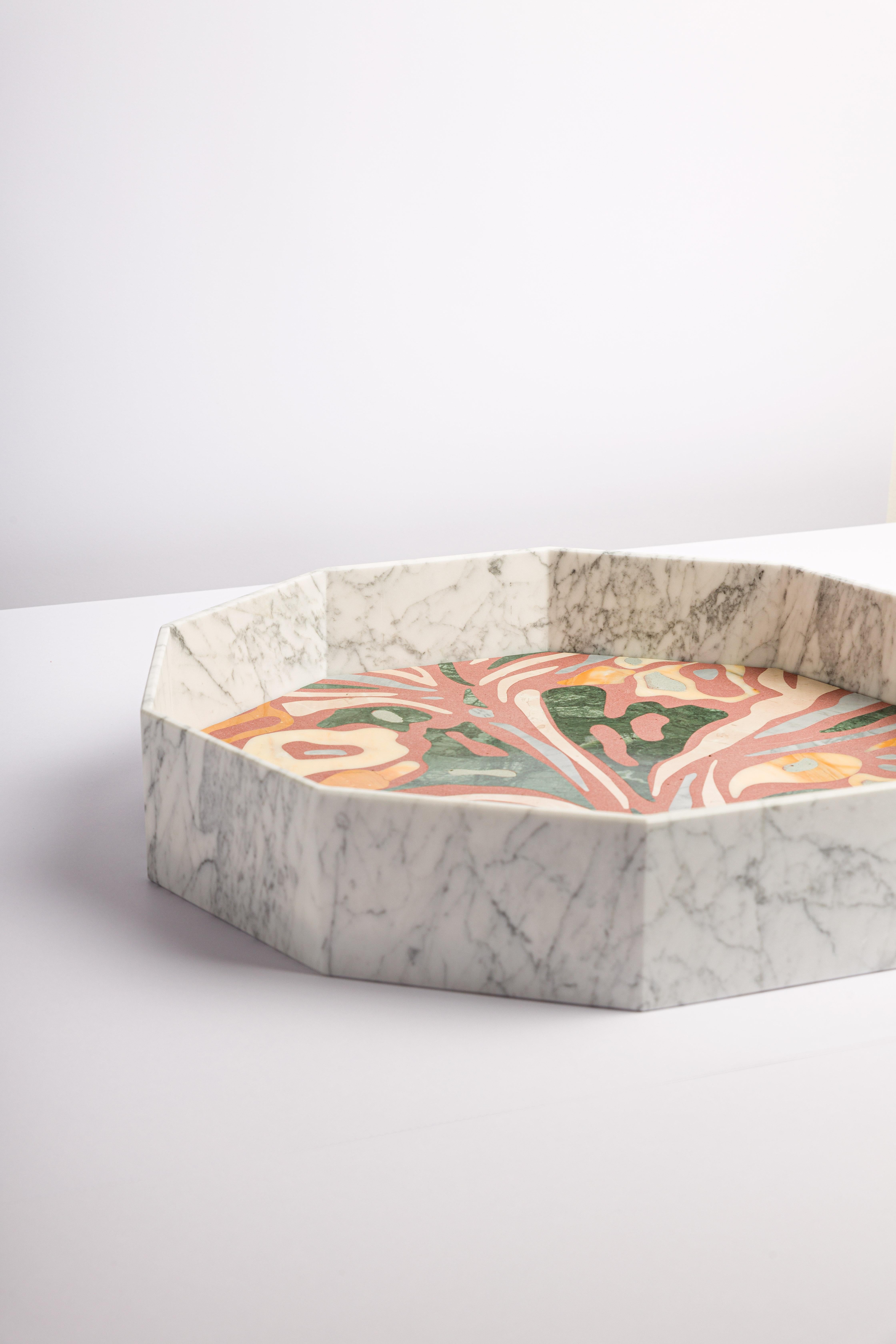 Italian Moderno Vaso / Vassoio in marmo  Bianco Carrara e resina cemento  For Sale