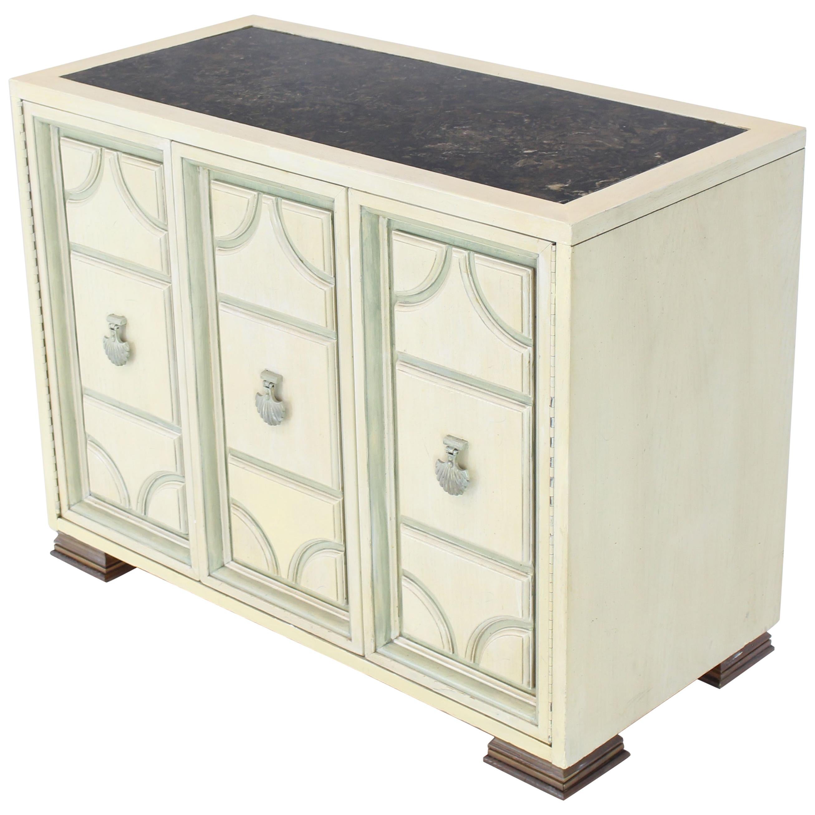 Cabinet de garçonne en marbre à portes pliantes et finition bicolore style Dorothy Draper