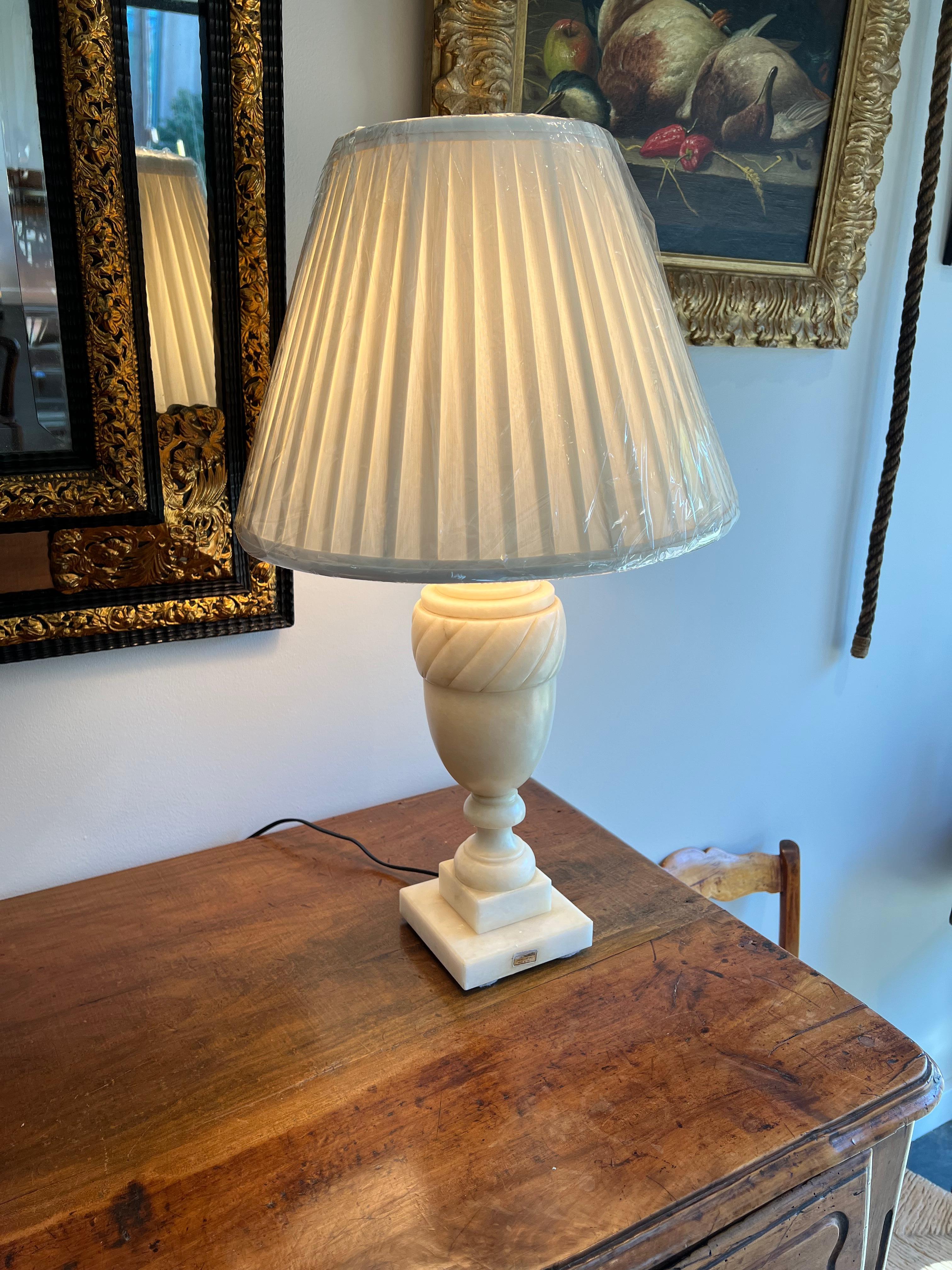 Marmor-Lampe in Urnenform (Neoklassisches Revival) im Angebot
