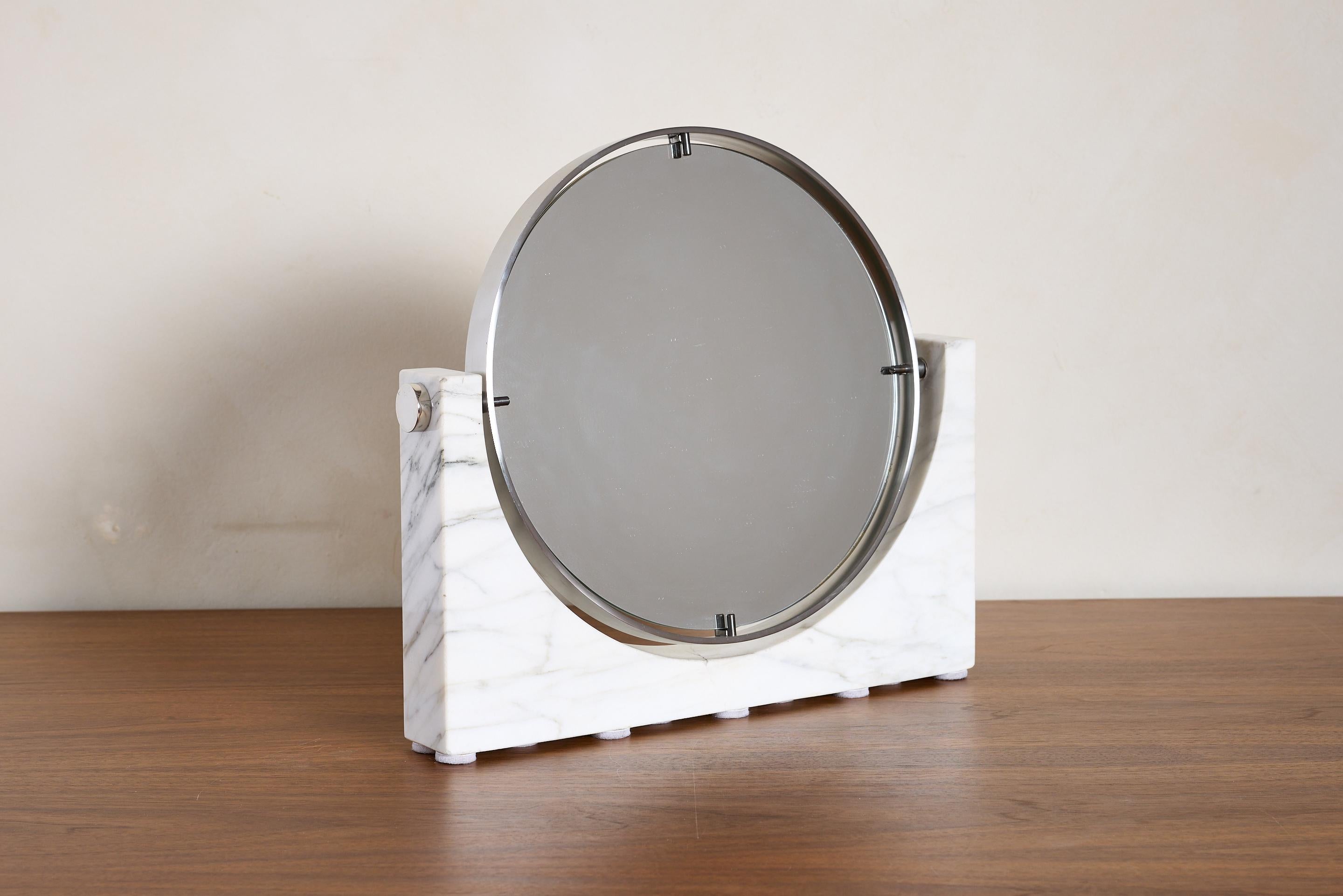 Specchio da toilette girevole di Angelo Mangiarotti, Italia, anni '70

Splendido marmo bianco di Carrara e specchio girevole con dettagli in acciaio inox


