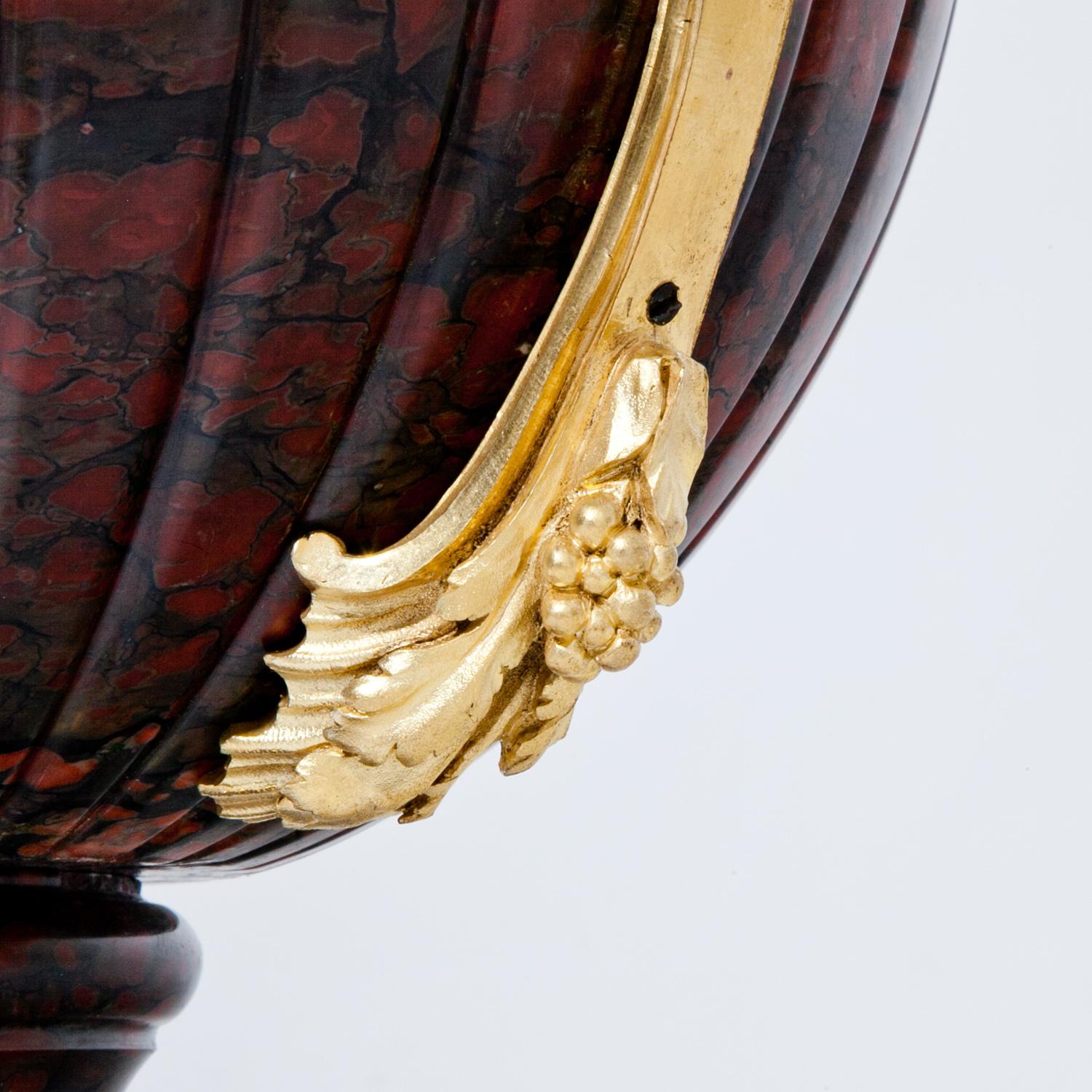 Doré Vase en marbre, France, seconde moitié du 19ème siècle en vente