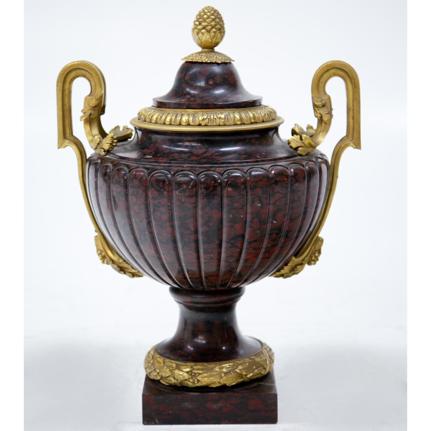 Bronze Vase en marbre, France, seconde moitié du 19ème siècle en vente