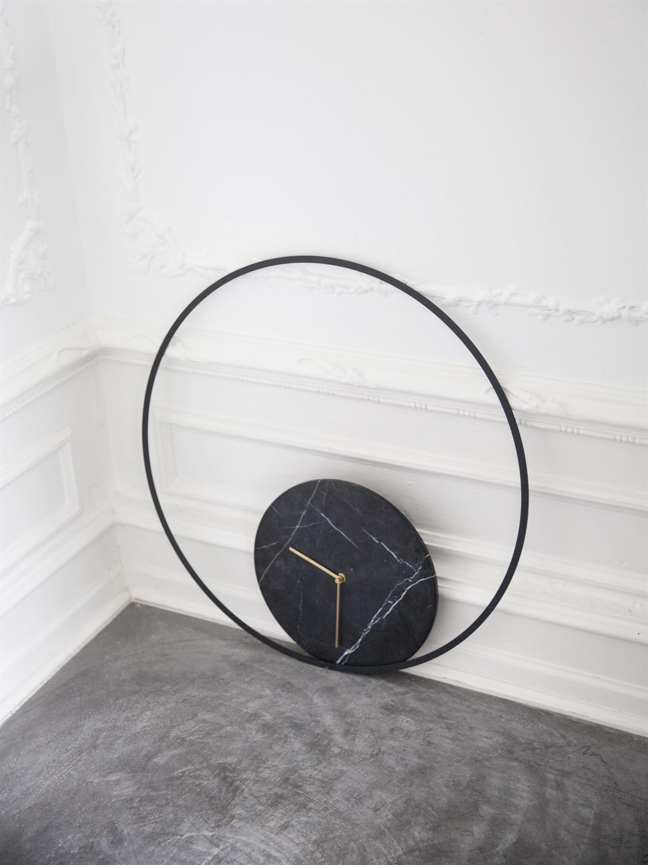 The minimalistic norm wall clock, with its clean lines, embodies the classic simplicity of Scandinavian design. The clock, reduced to the most essential elements, is the latest in a series by Copenhagen studio Norm Architects. In the age of