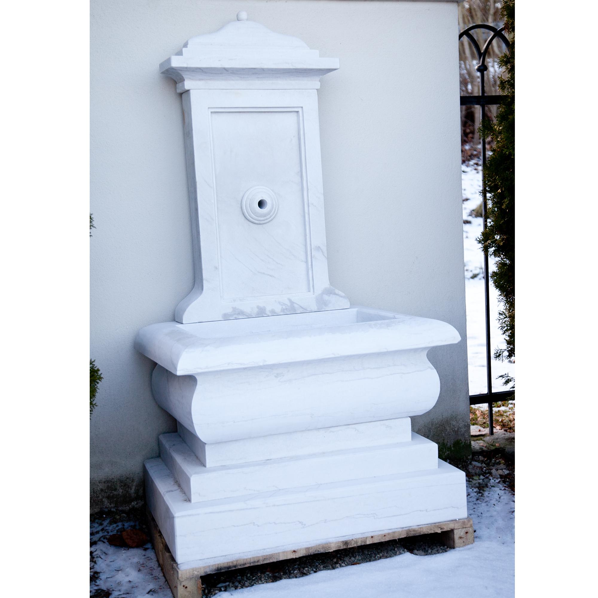 Marble Wall Fountain, 21st Century In Good Condition For Sale In Greding, DE