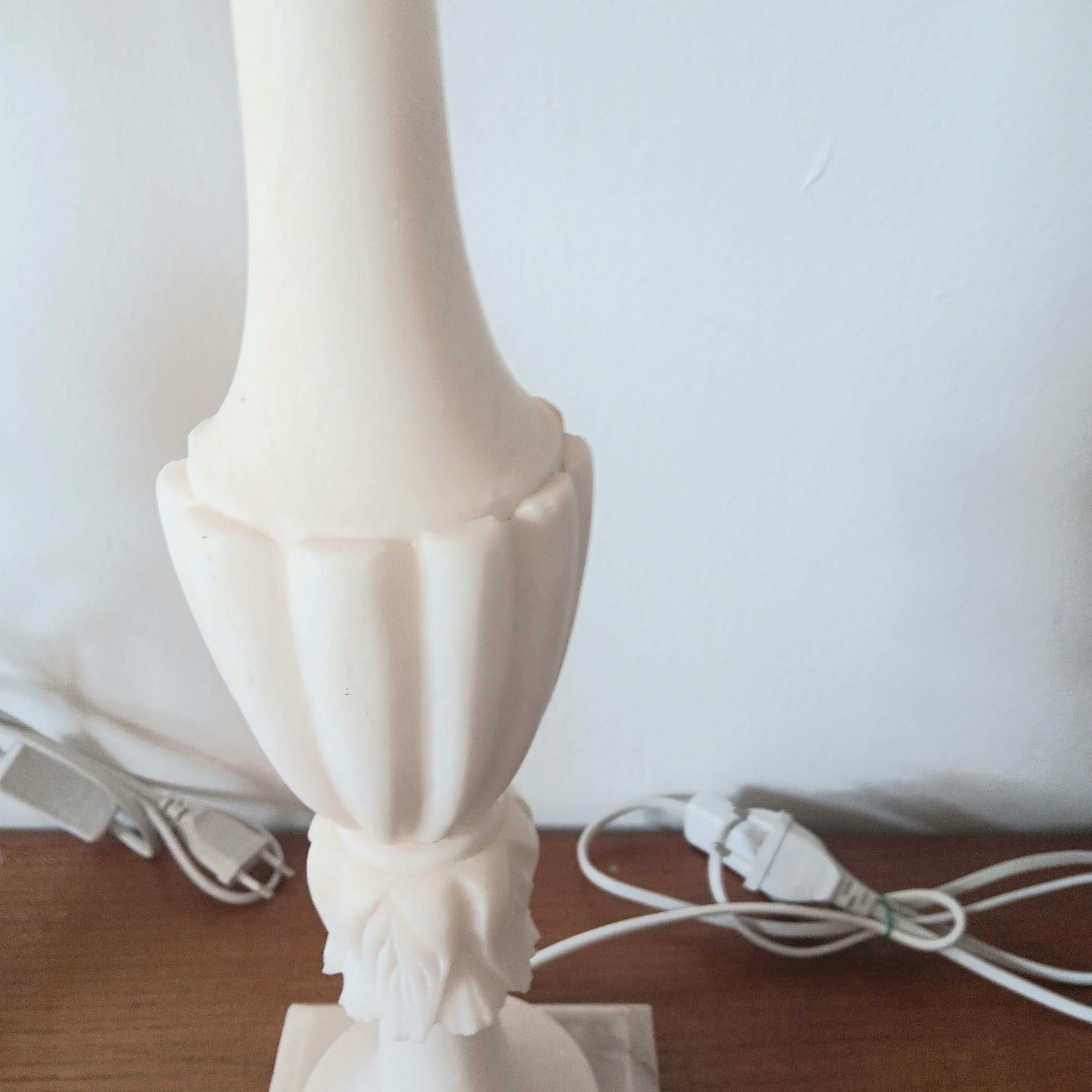 Carved Table Lamps 77 cm Italian White Marble Alabaster White Large Whit Lladro Screens For Sale