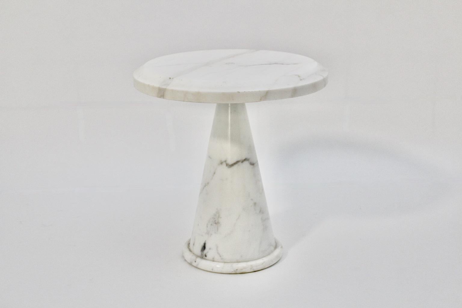 Table d'appoint ou table basse circulaire organique vintage en marbre blanc  Italie des années 1970 en vente 3