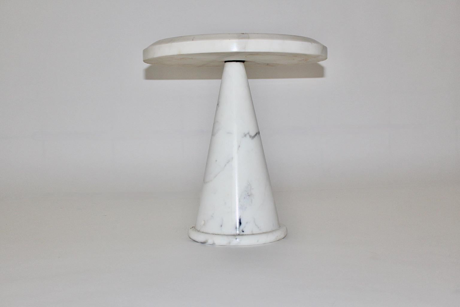 Marble White Organic Circular Vintage Side Table or Coffee Table  1970s Italy For Sale 5