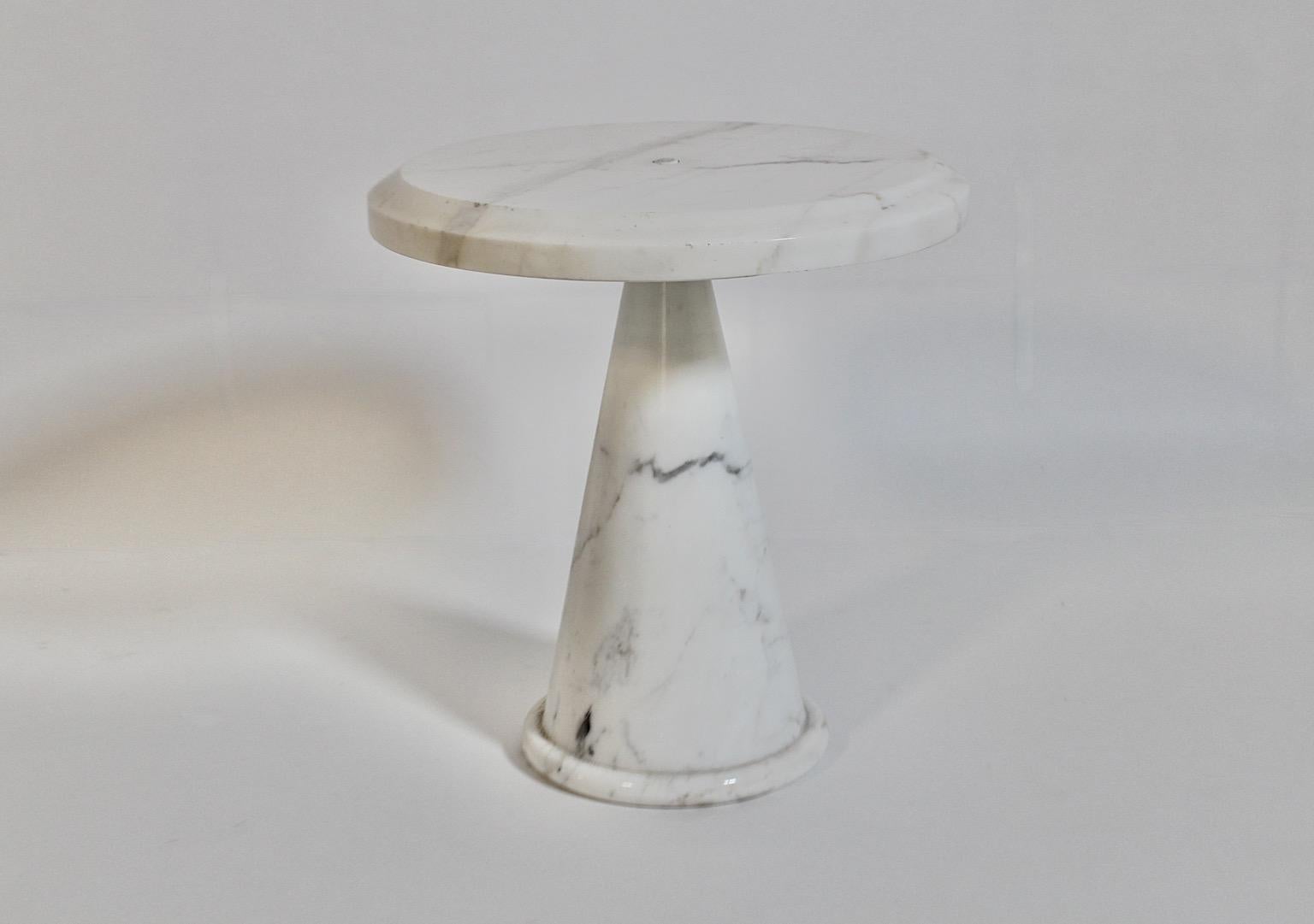 italien Table d'appoint ou table basse circulaire organique vintage en marbre blanc  Italie des années 1970 en vente