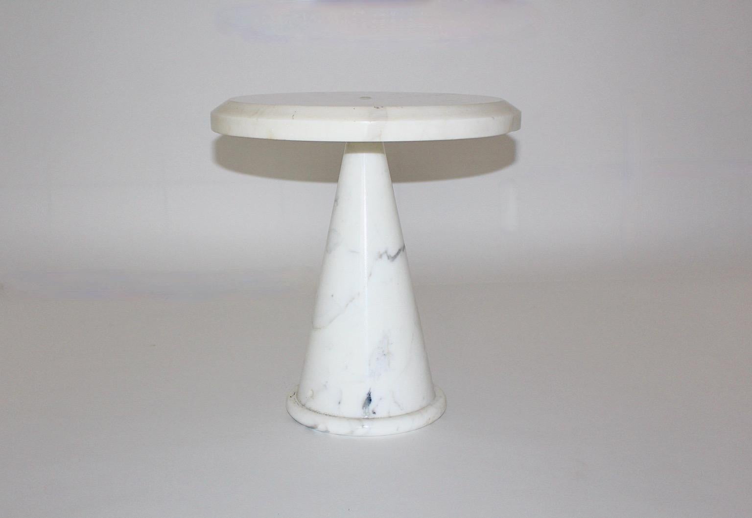 Marble White Organic Circular Vintage Side Table or Coffee Table  1970s Italy For Sale 3