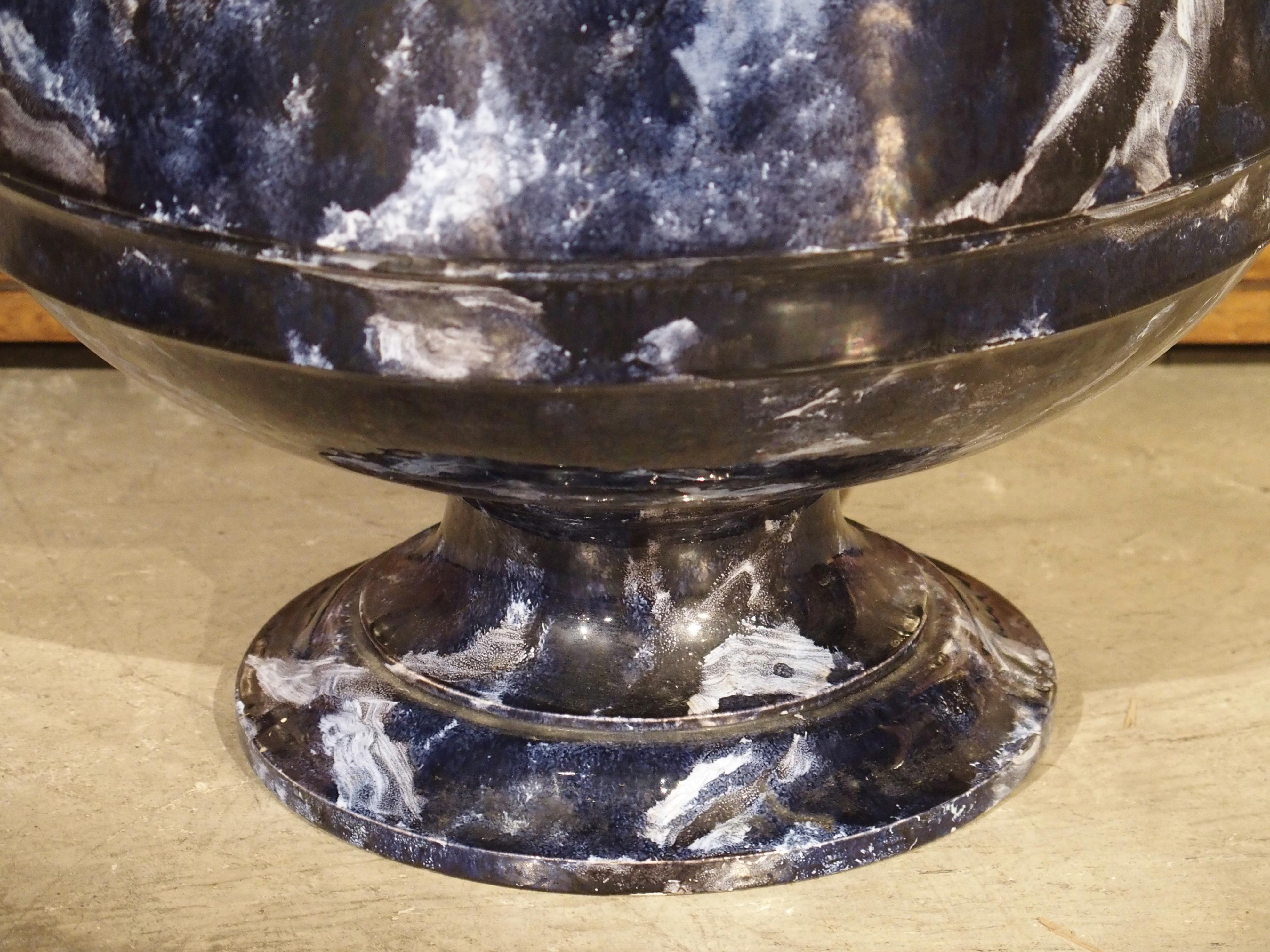 Vaso in porcellana di Sèvres blu marmorizzato, Francia, datato 1872 in vendita 5
