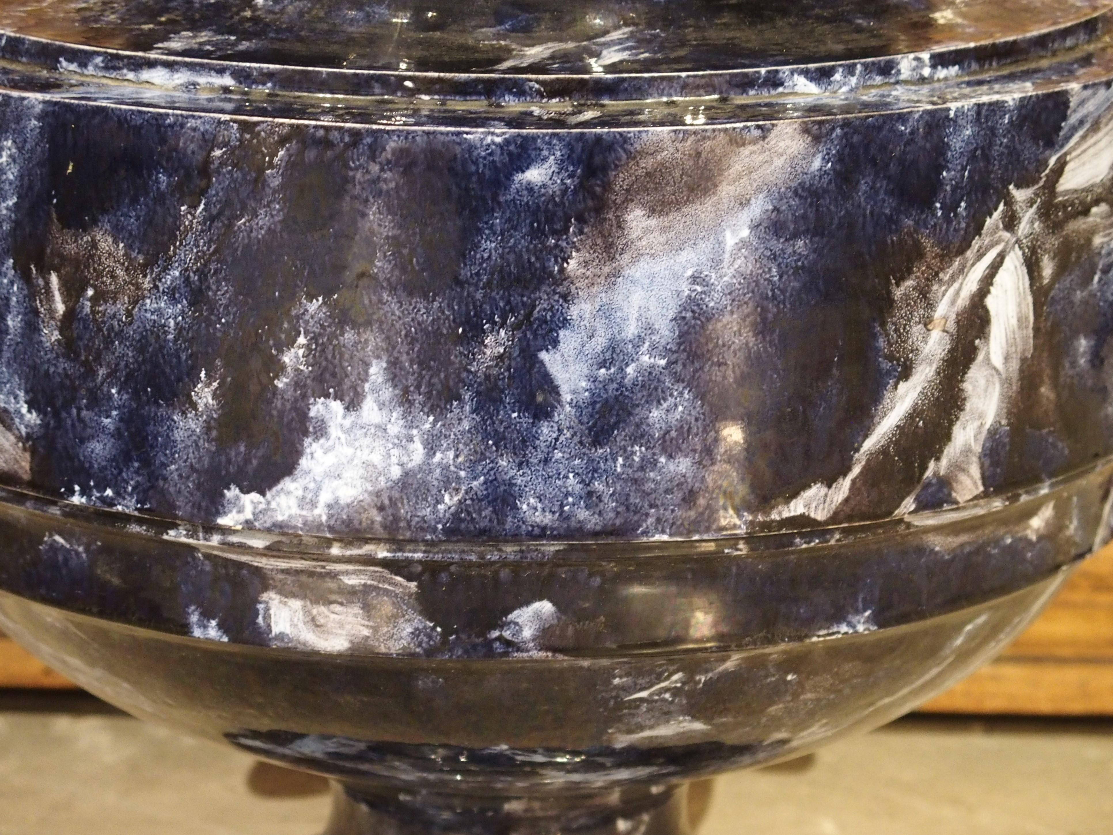Vaso in porcellana di Sèvres blu marmorizzato, Francia, datato 1872 in vendita 6