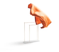 Rack Marblelous Rack minimaliste en marbre de Carrare blanc et fer blanc Whiting